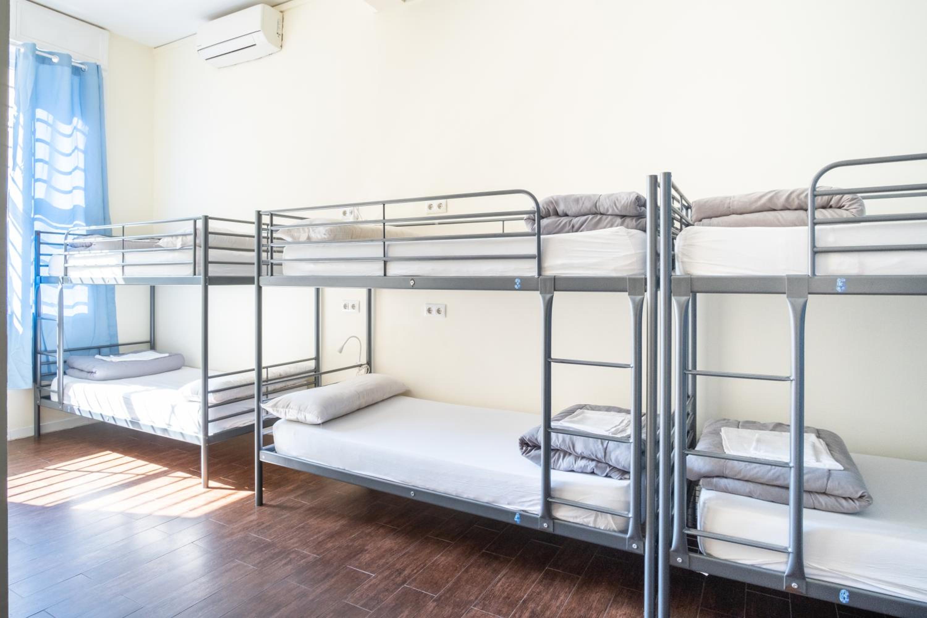 Bed in 6-Bed Female Dormitory Room photo 2
