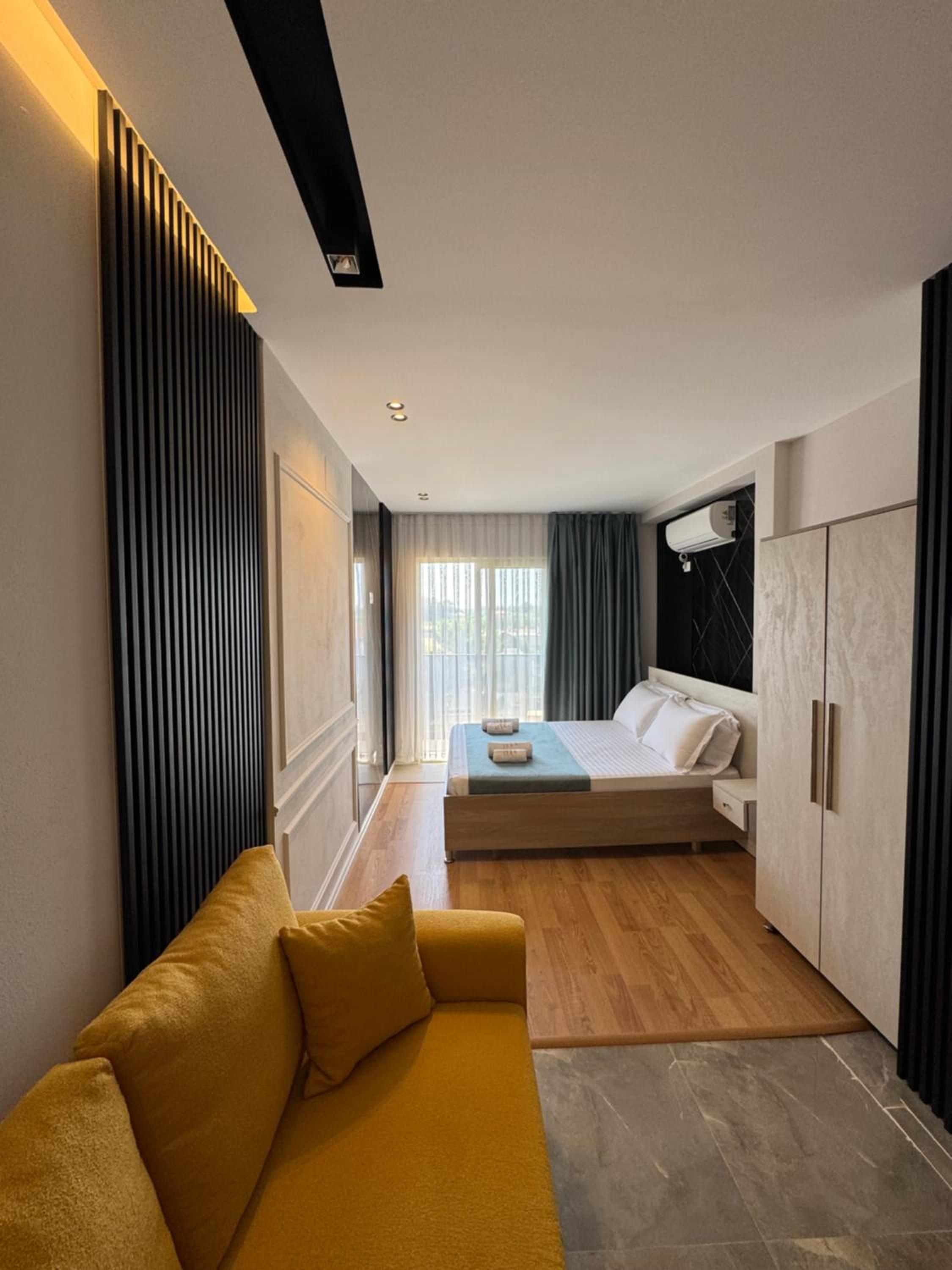 Superior Family Room photo 1