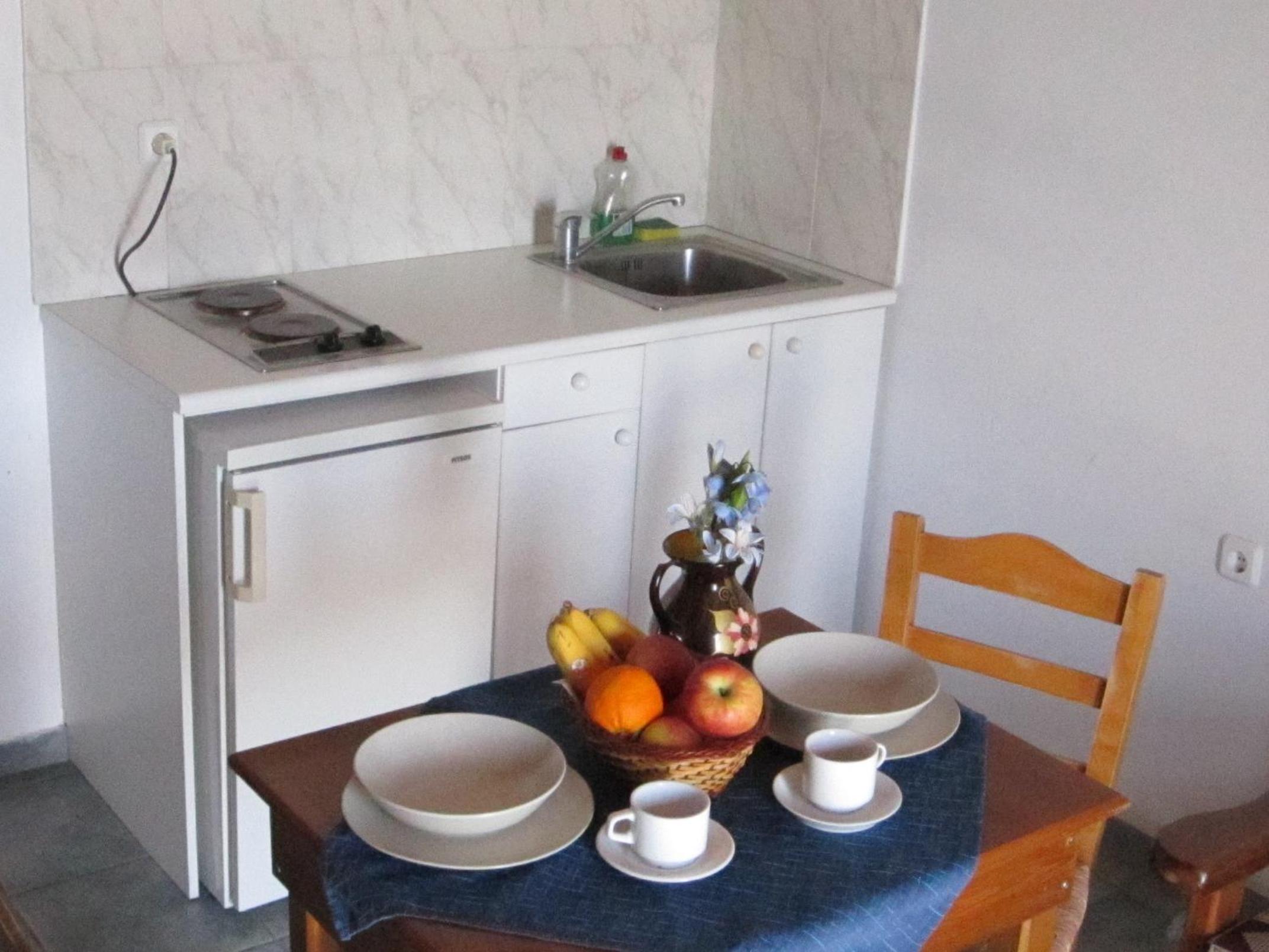 Studio (2 Adults) - Photo 3
