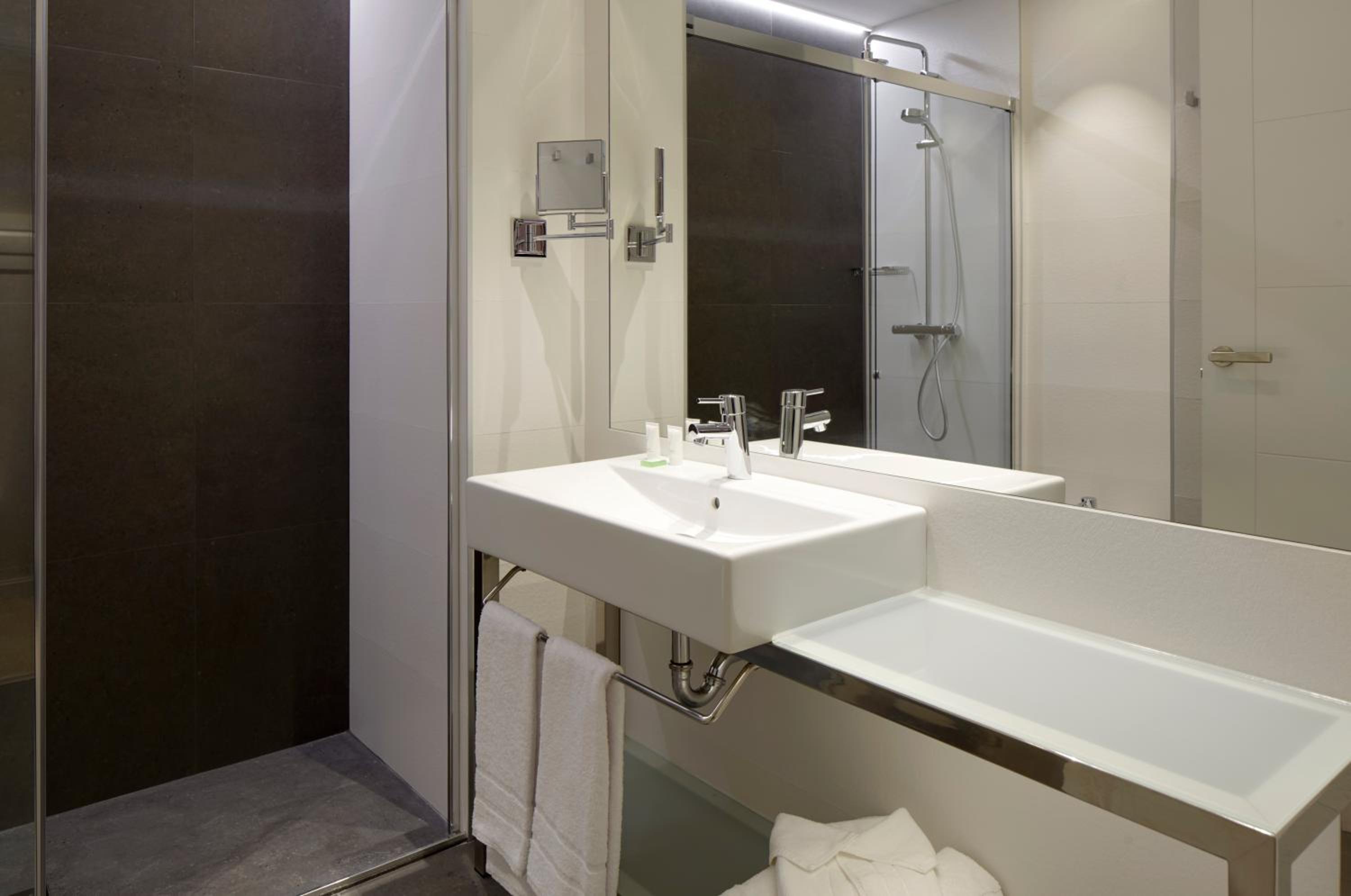 Deluxe Double or Twin Room photo 2