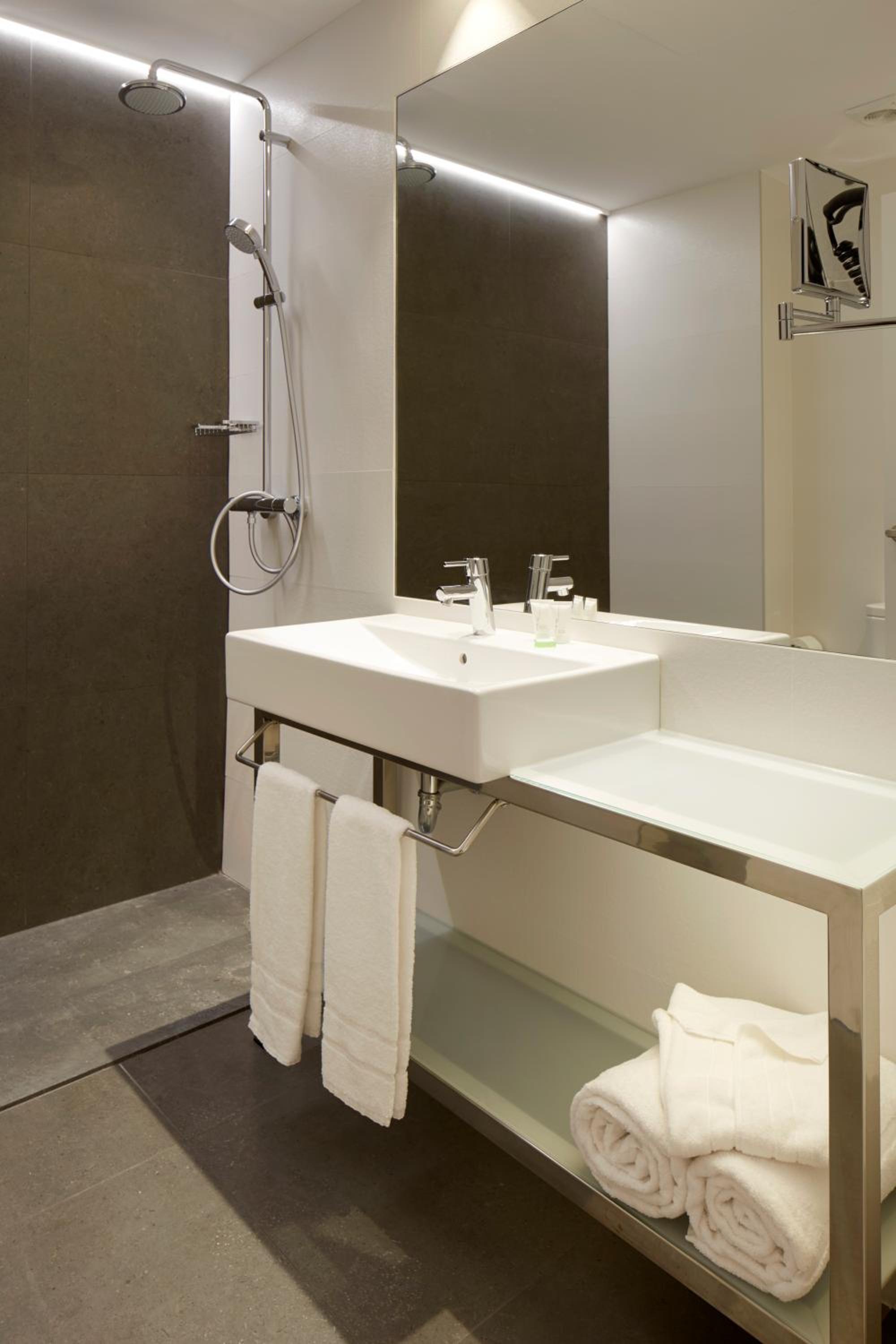 Deluxe Double Room with Extra Bed photo 2