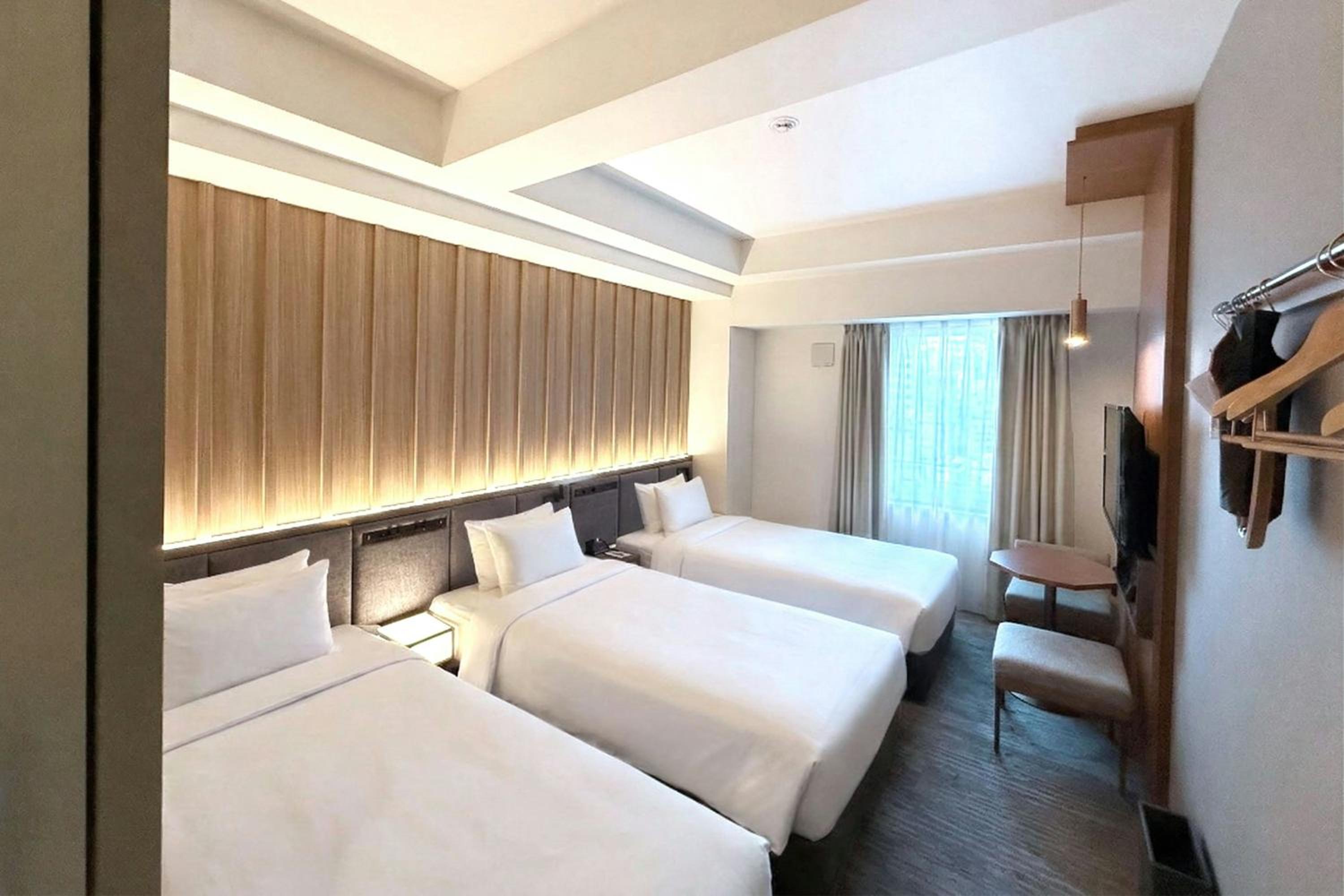 Triple Room with Three Twin Beds photo 2
