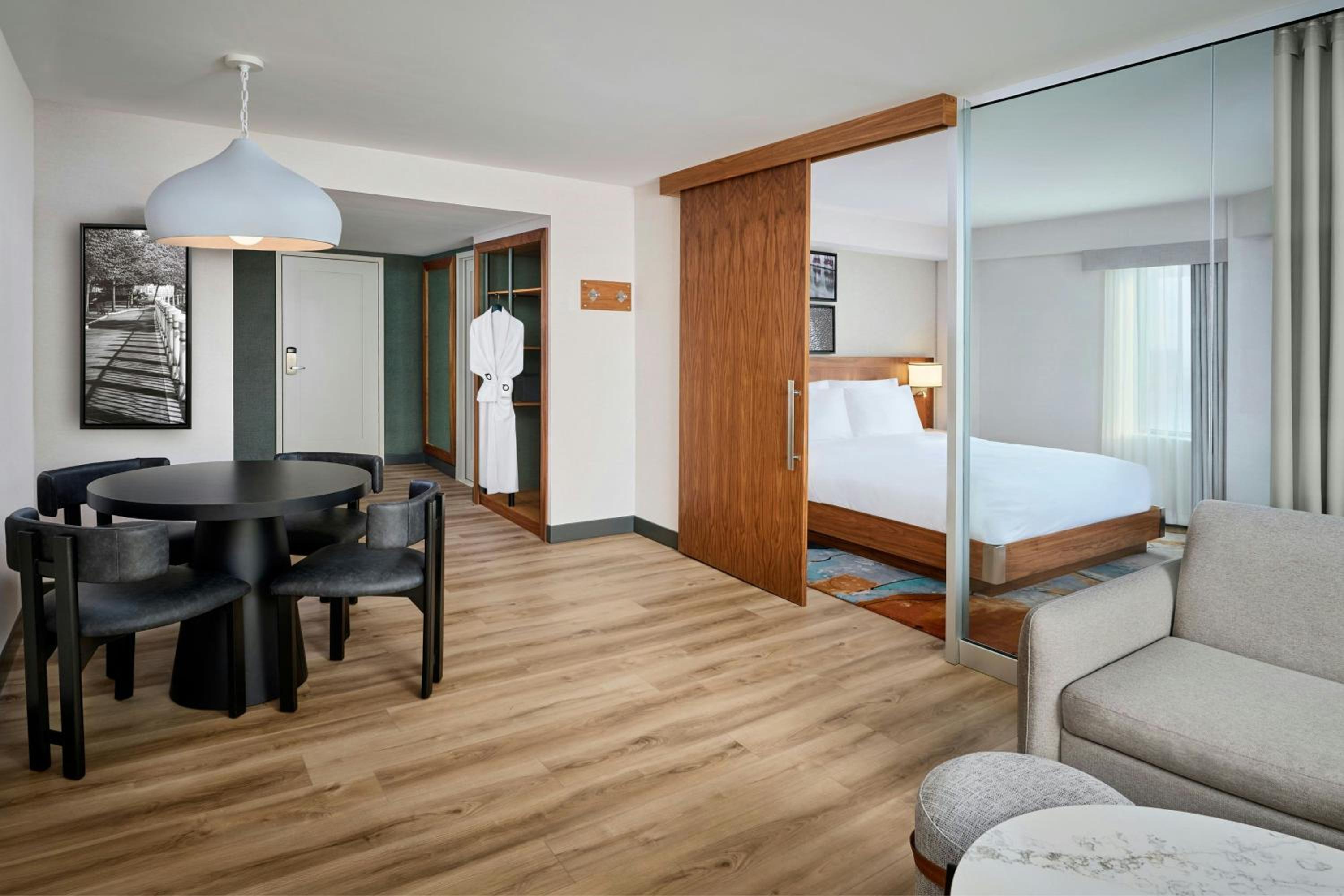 One-Bedroom King Suite with Sofa Bed - Photo 3