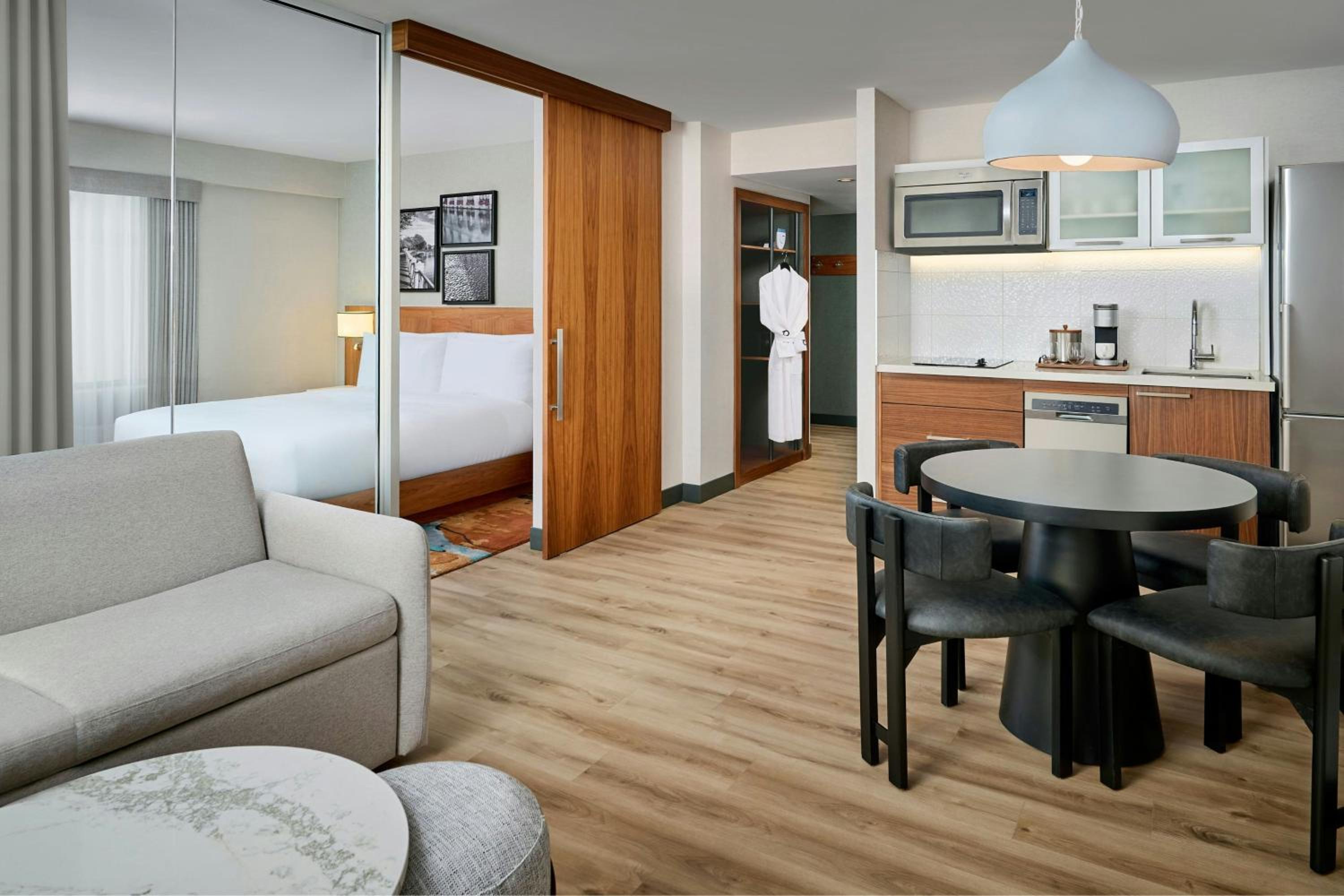 One-Bedroom King Suite with Sofa Bed - Photo 4