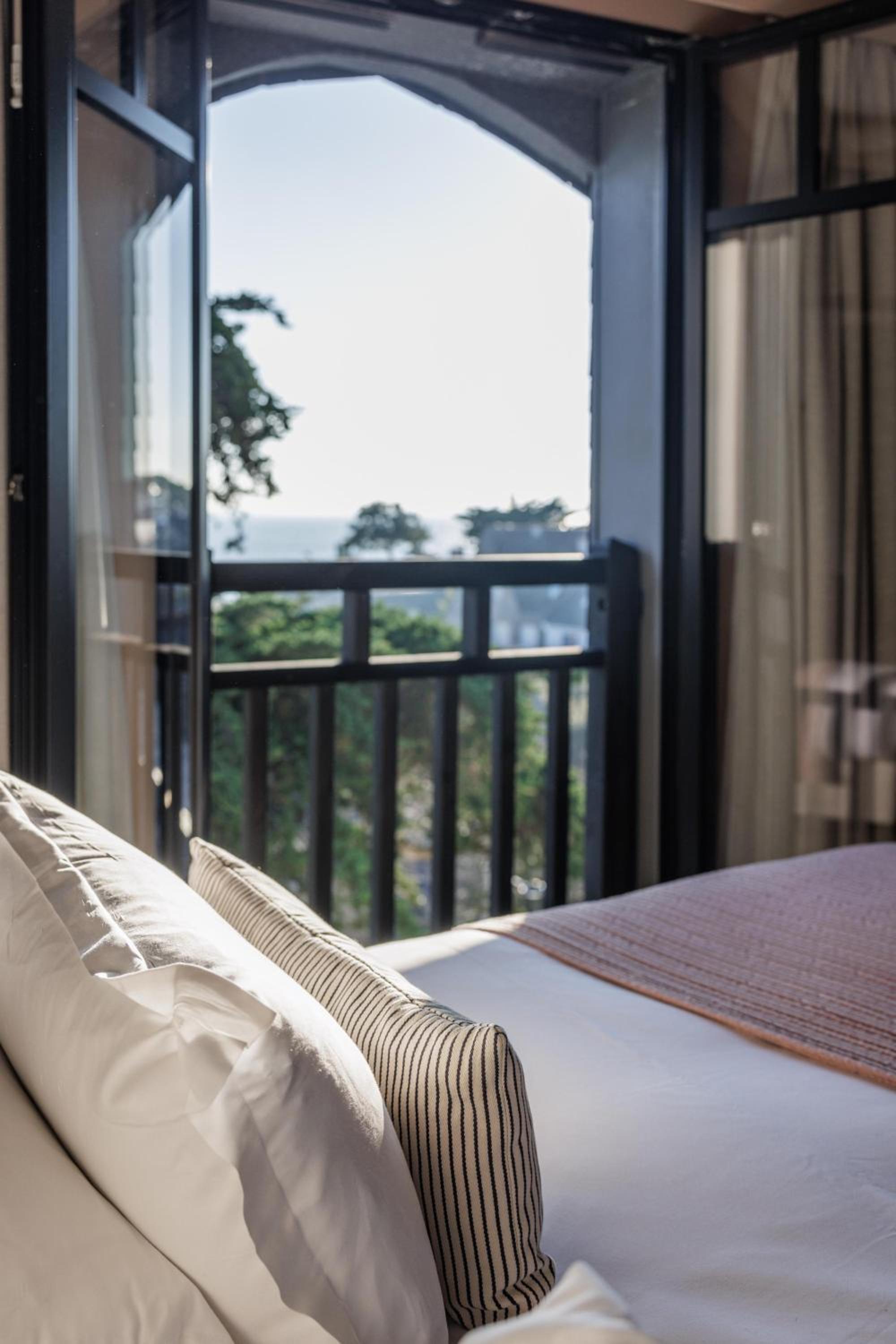 Deluxe Room with Sea View