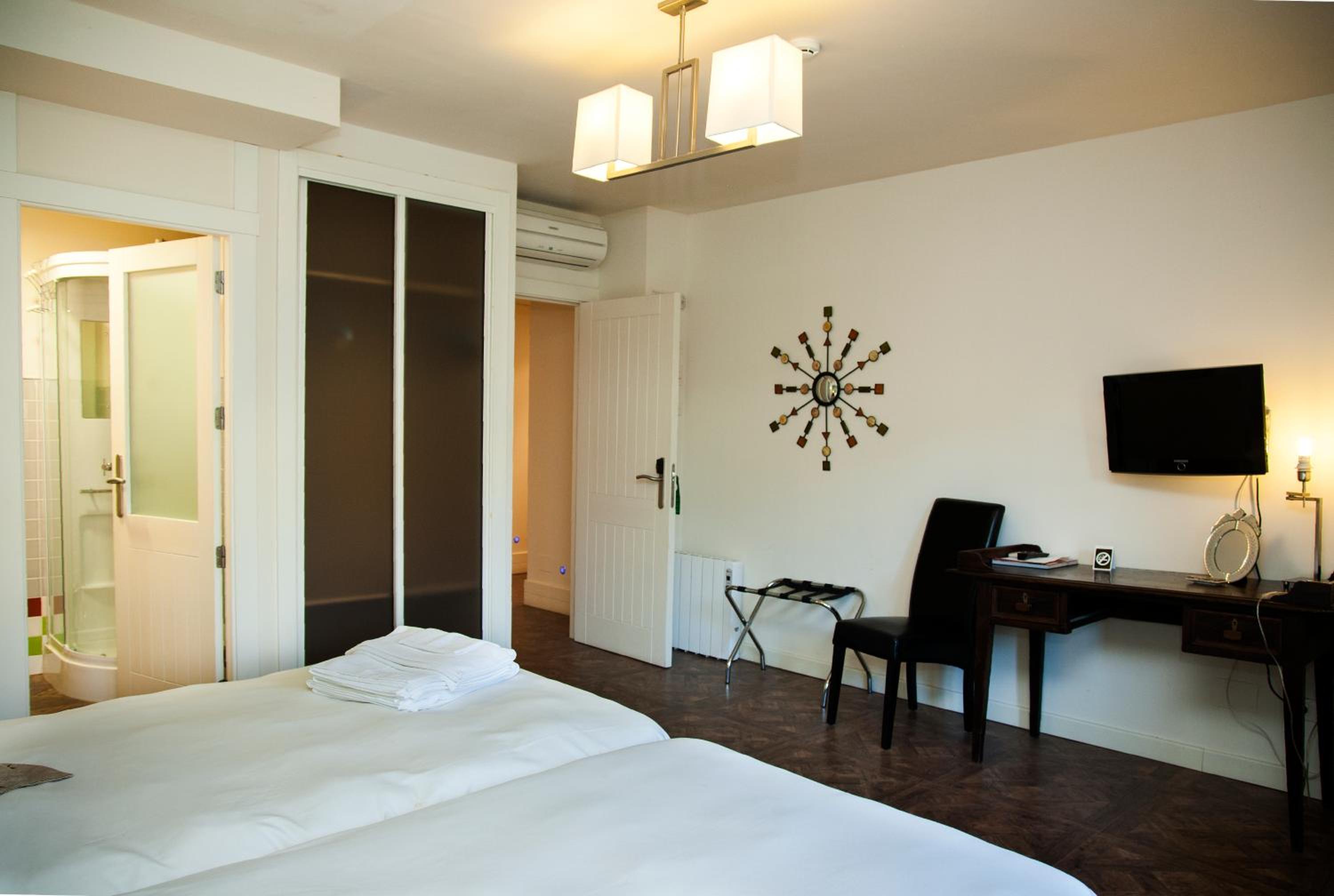 Double Room - Photo 12