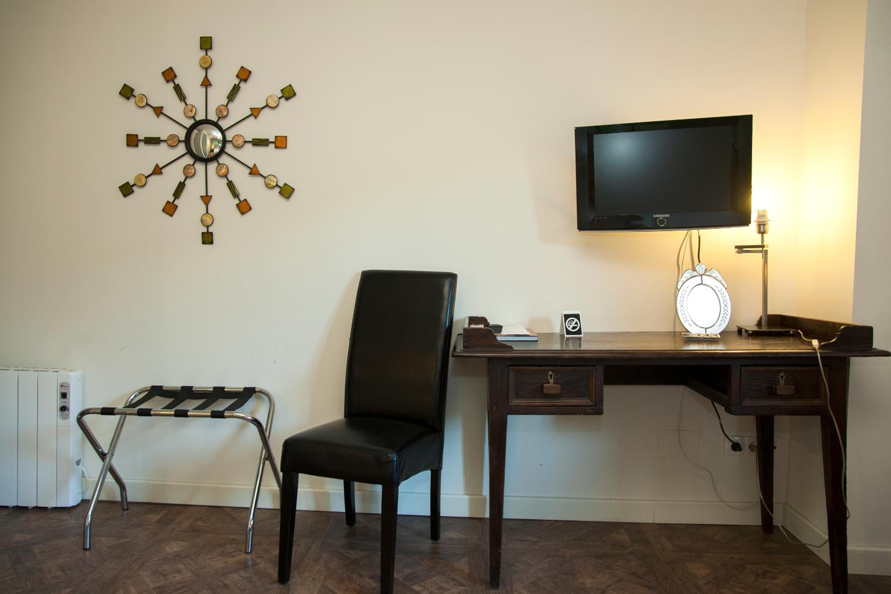 Double Room - Photo 11