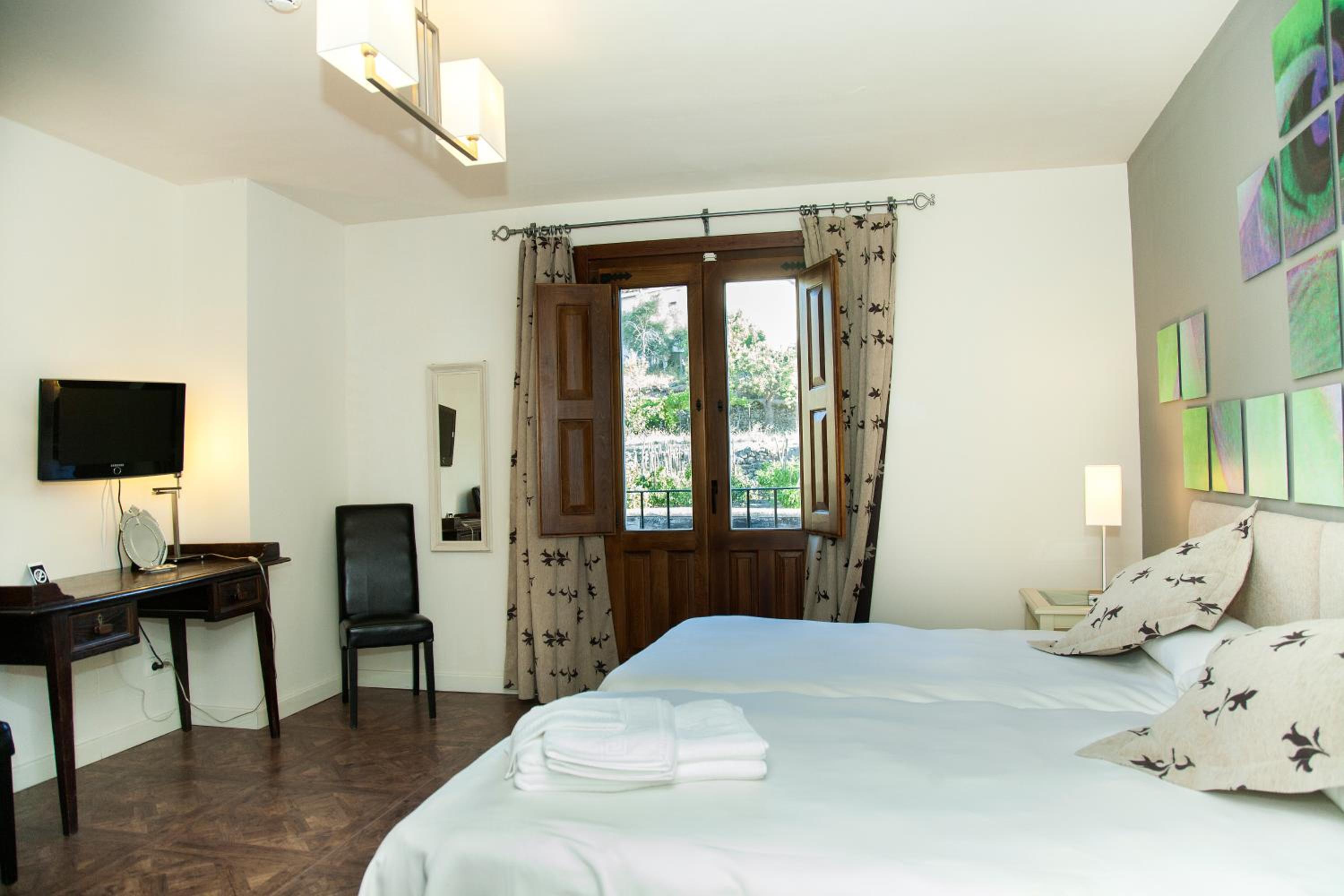 Double Room - Photo 10