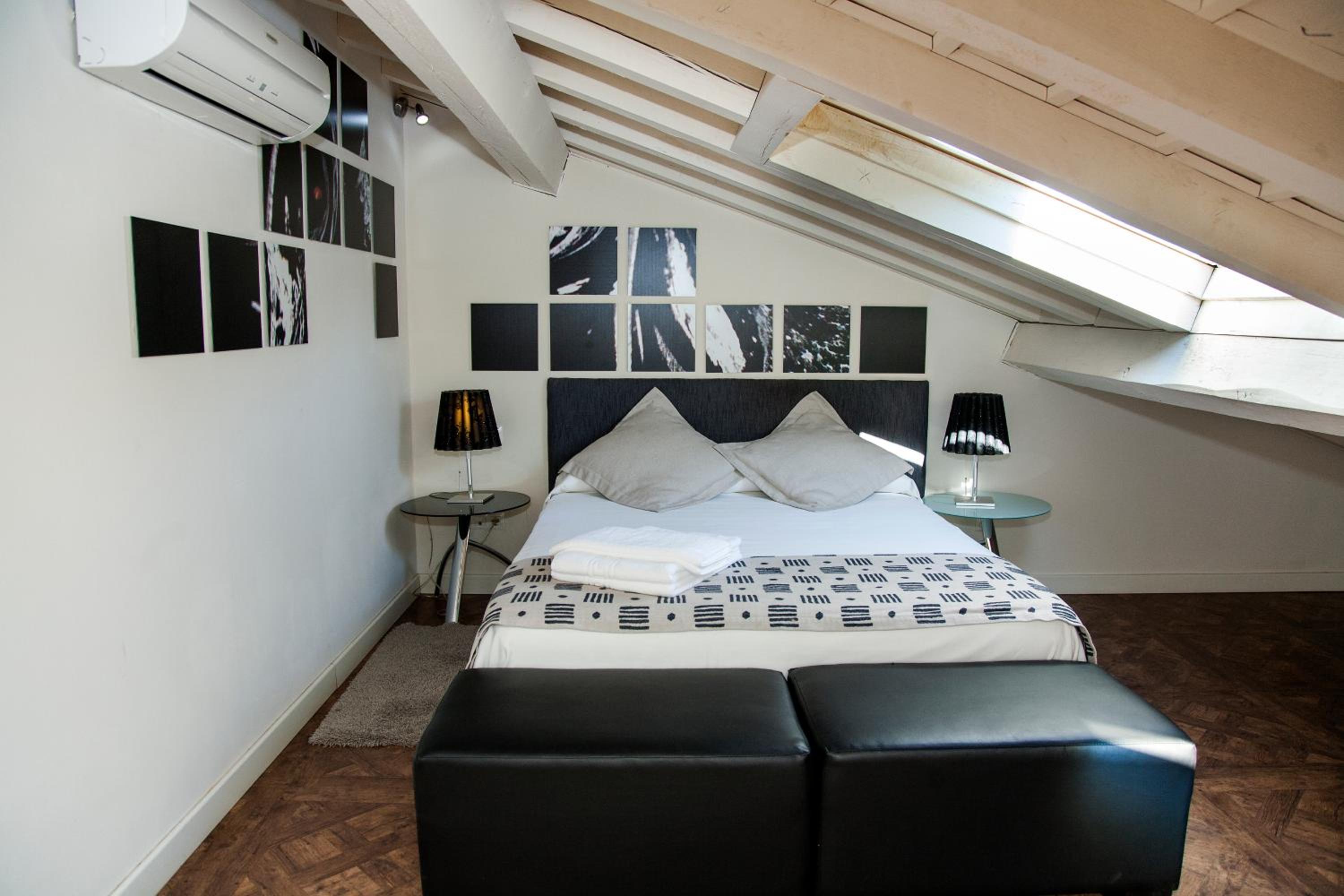 Double Room - Photo 16