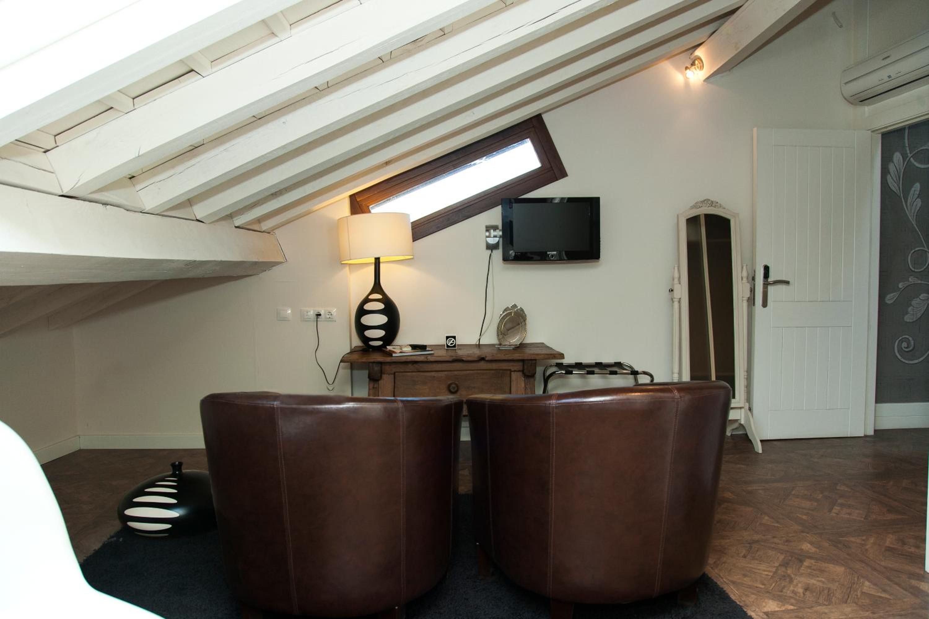Double Room - Photo 4