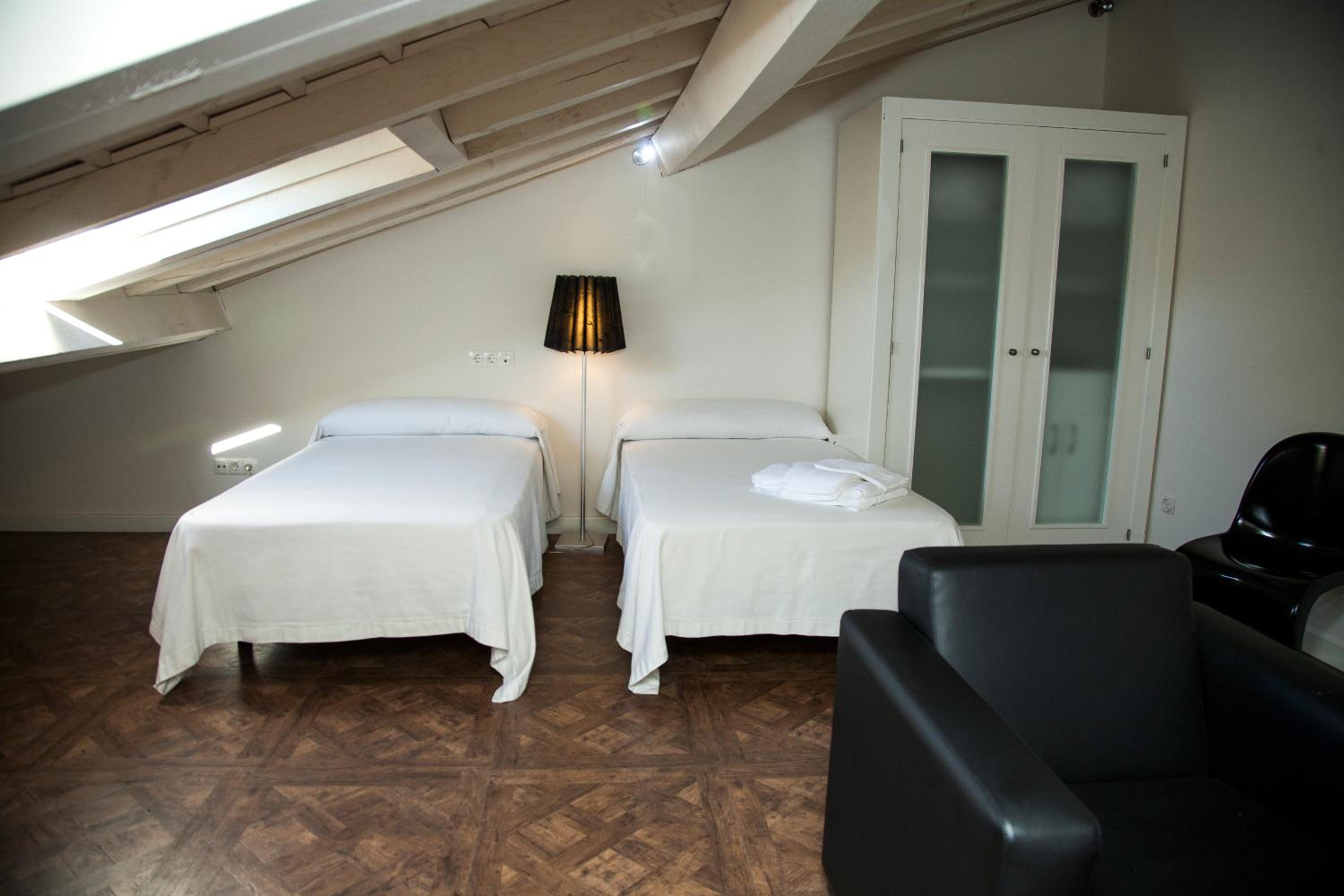 Standard Quadruple Room - Photo 4