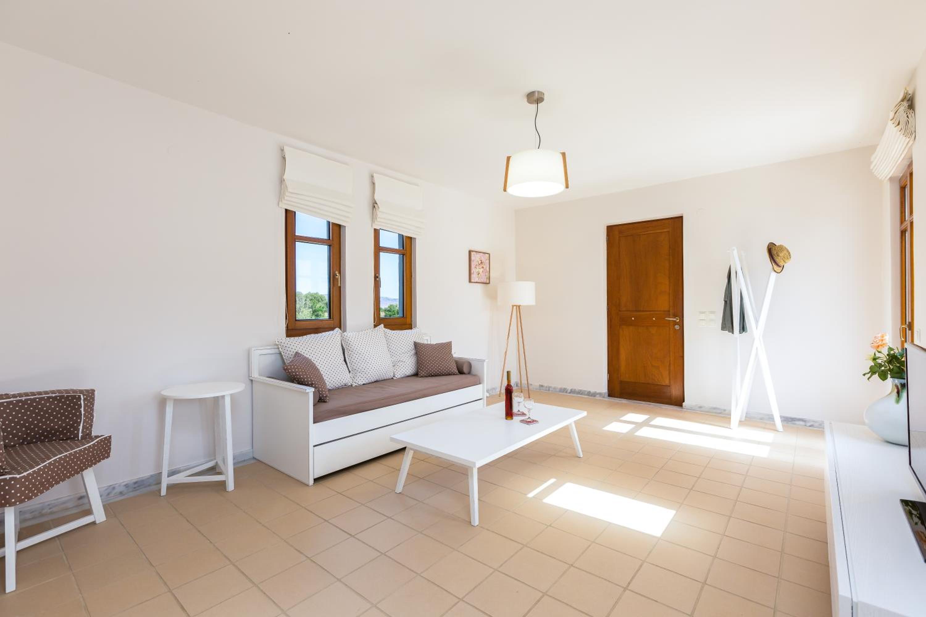 Superior Apartment with Terrace and Balcony - Olive Grove and Mountain View