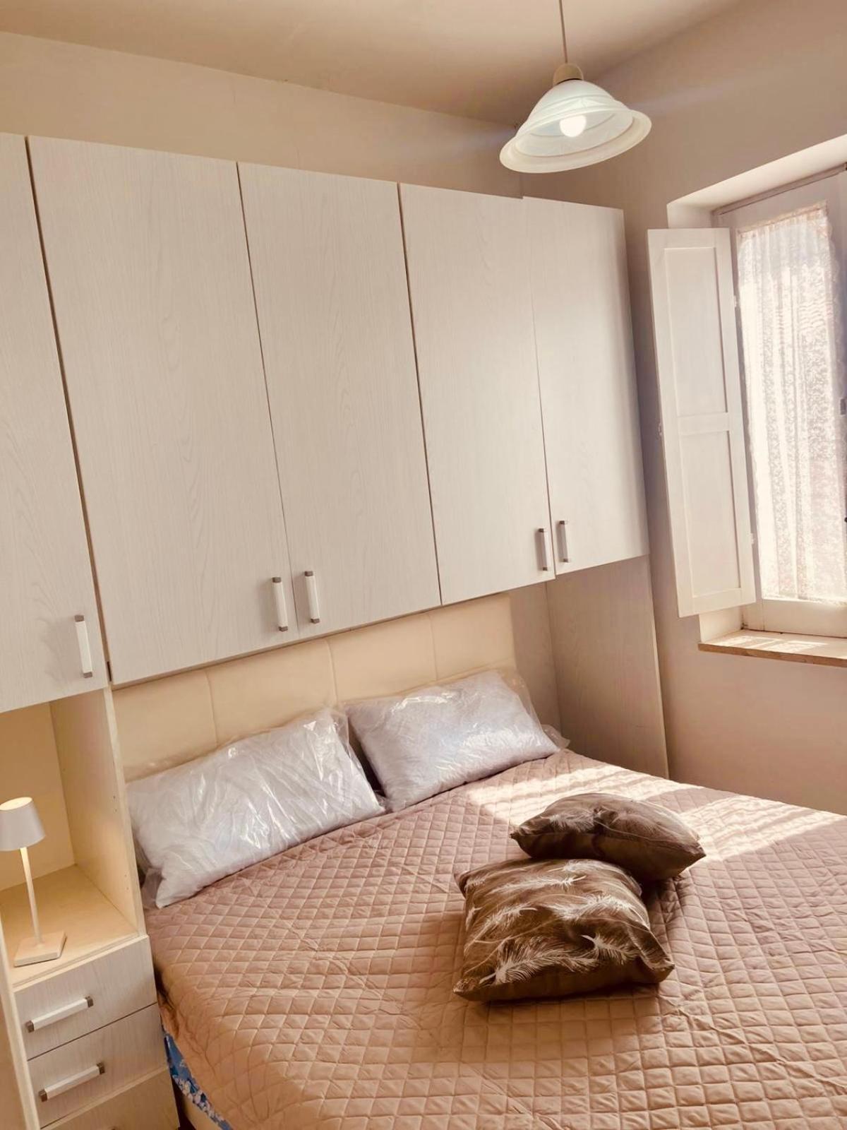 One-Bedroom House photo 1