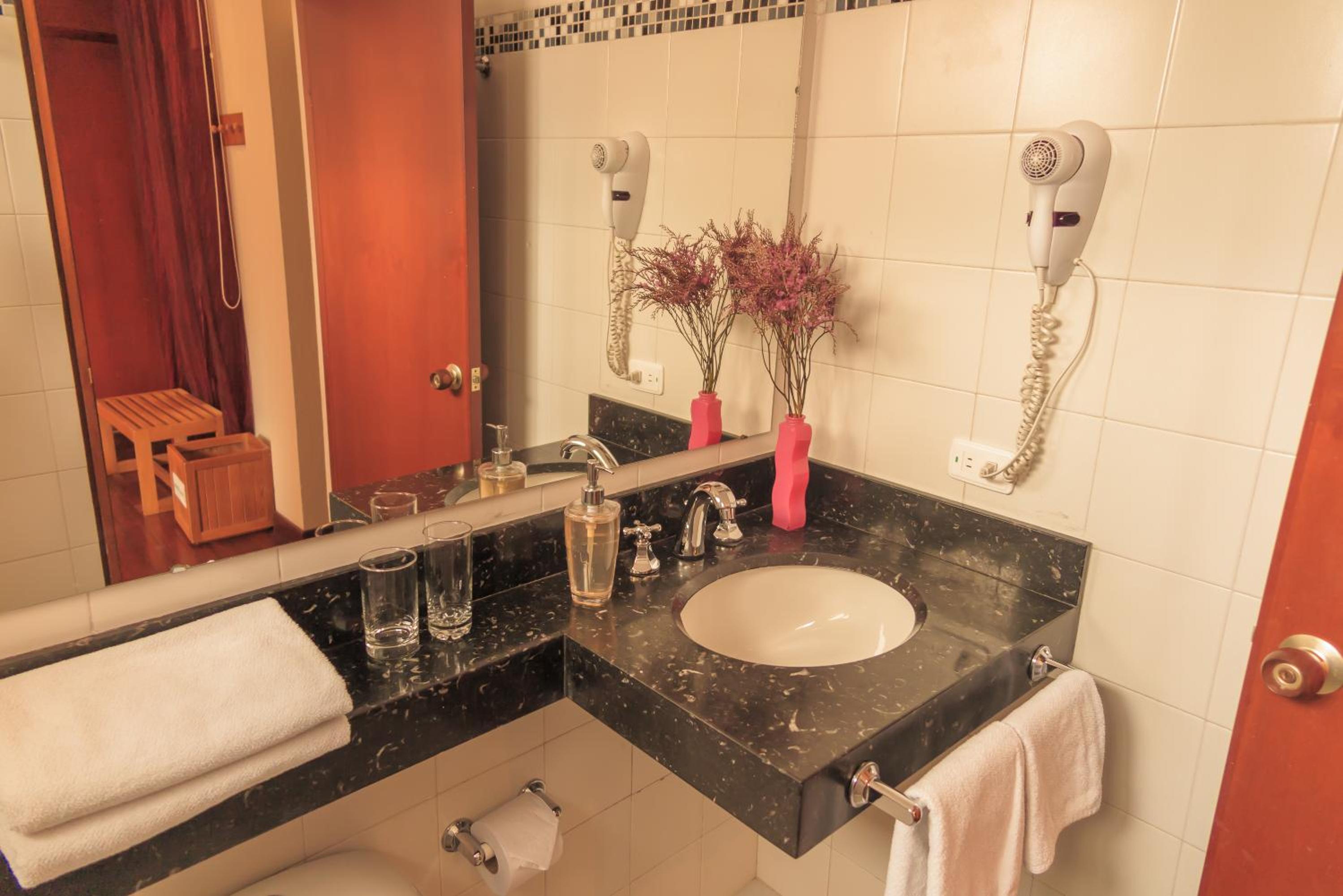 Basic Double Room - Photo 8