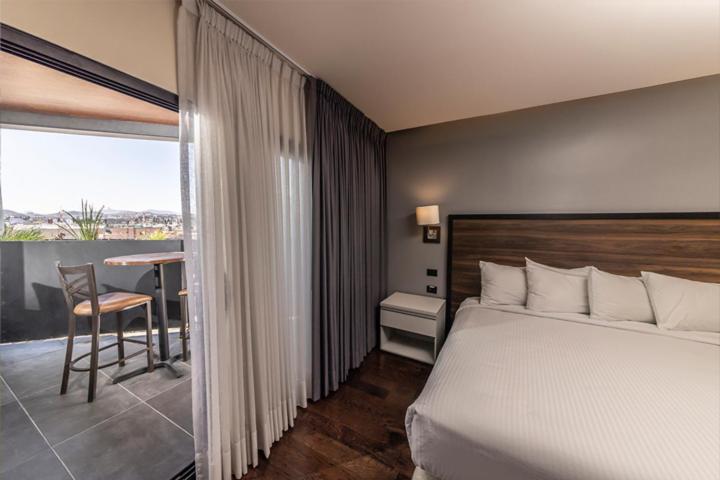 King Suite with Balcony photo 1