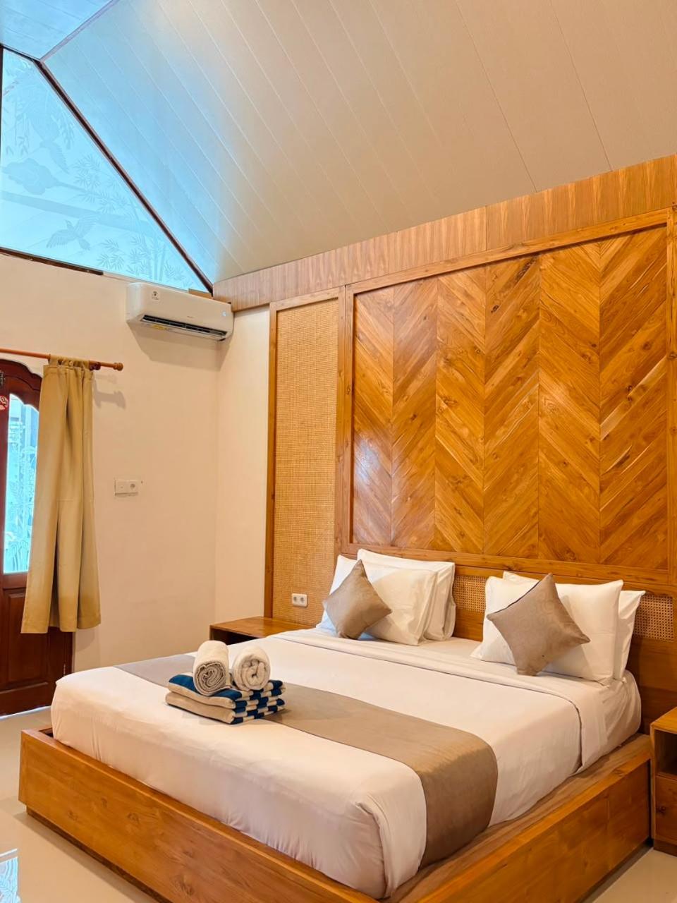 King Room with Pool View