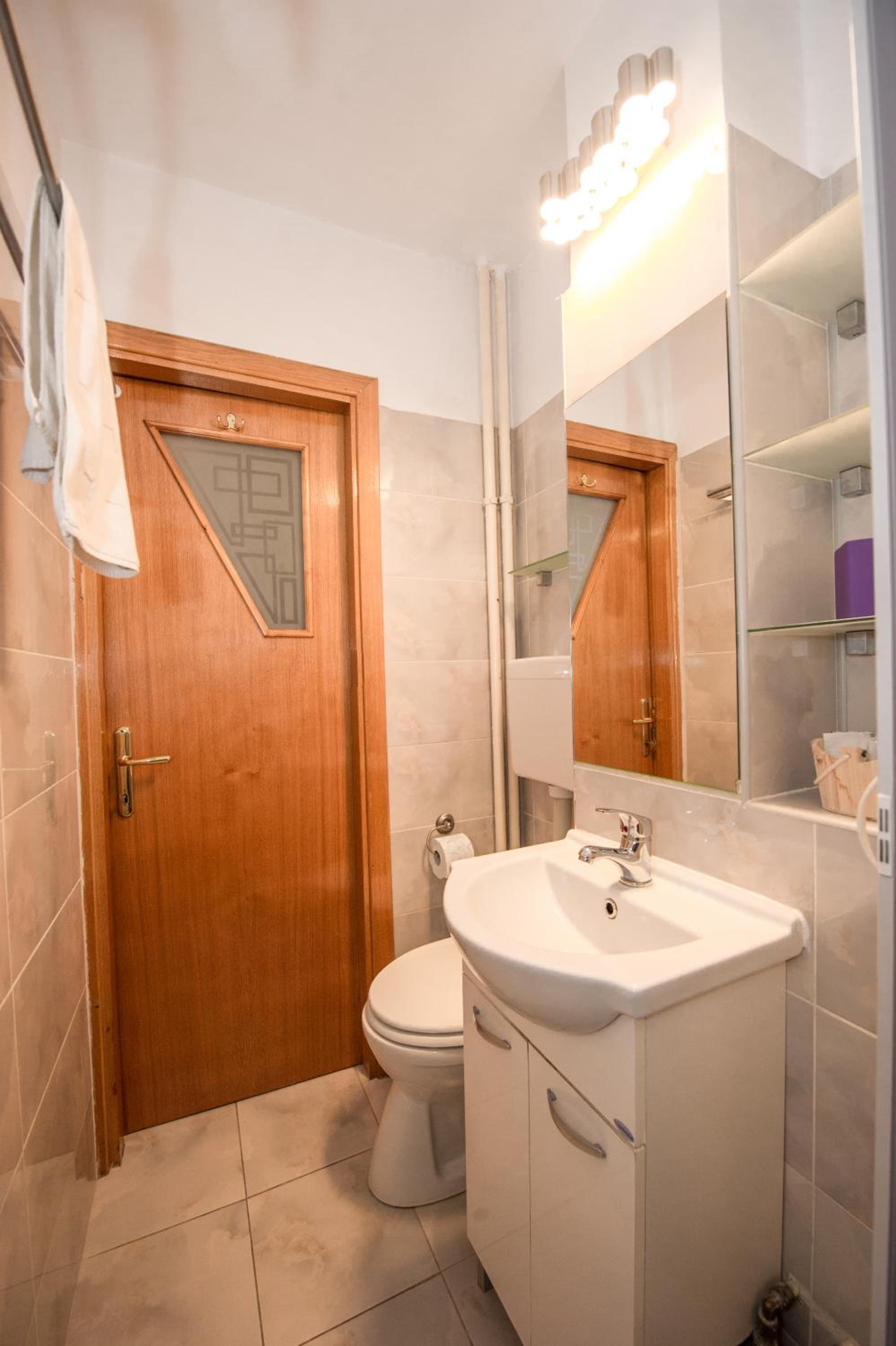 Studio Apartment - Photo 19