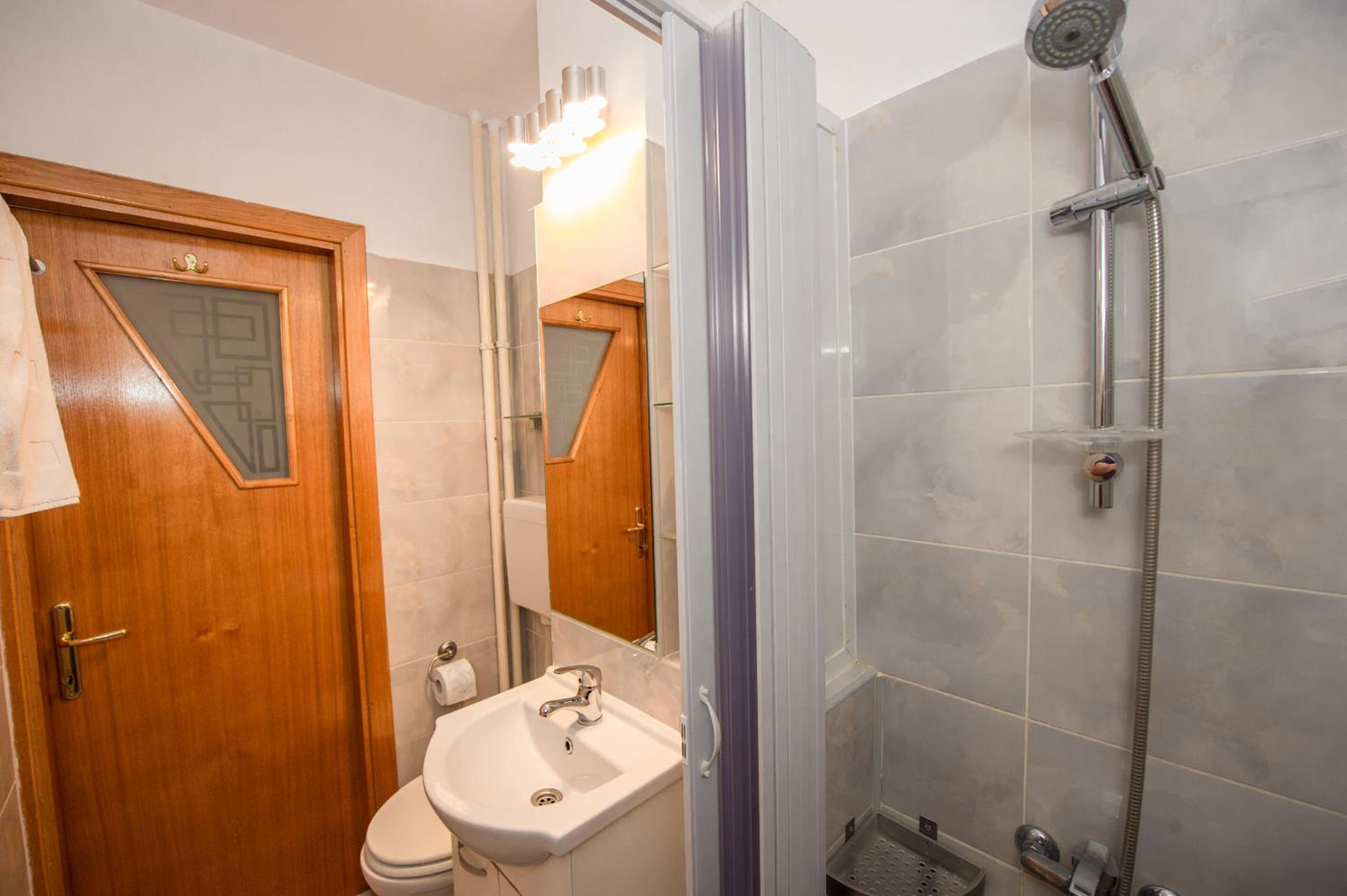 Studio Apartment - Photo 23