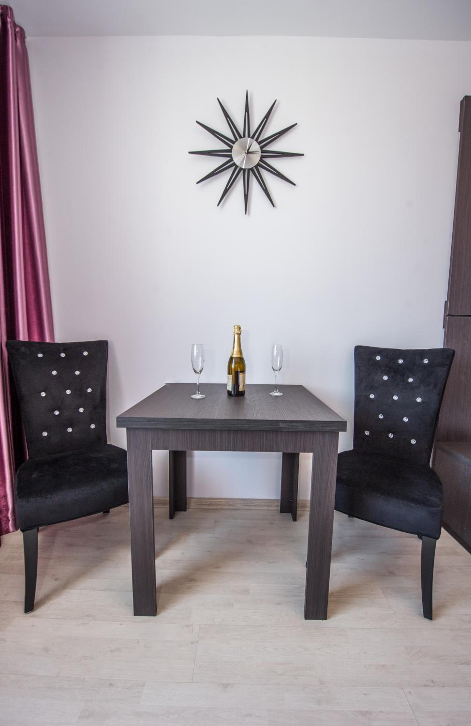Studio Apartment - Photo 9
