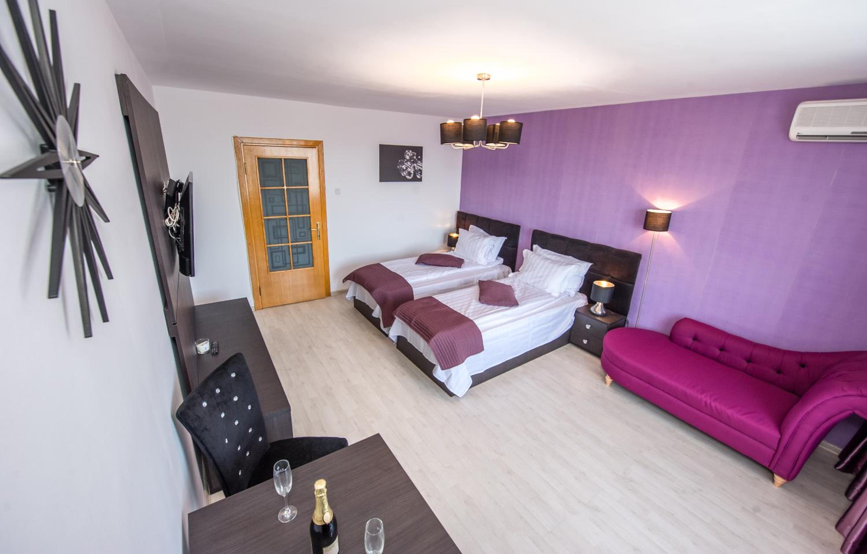 Studio Apartment - Photo 4