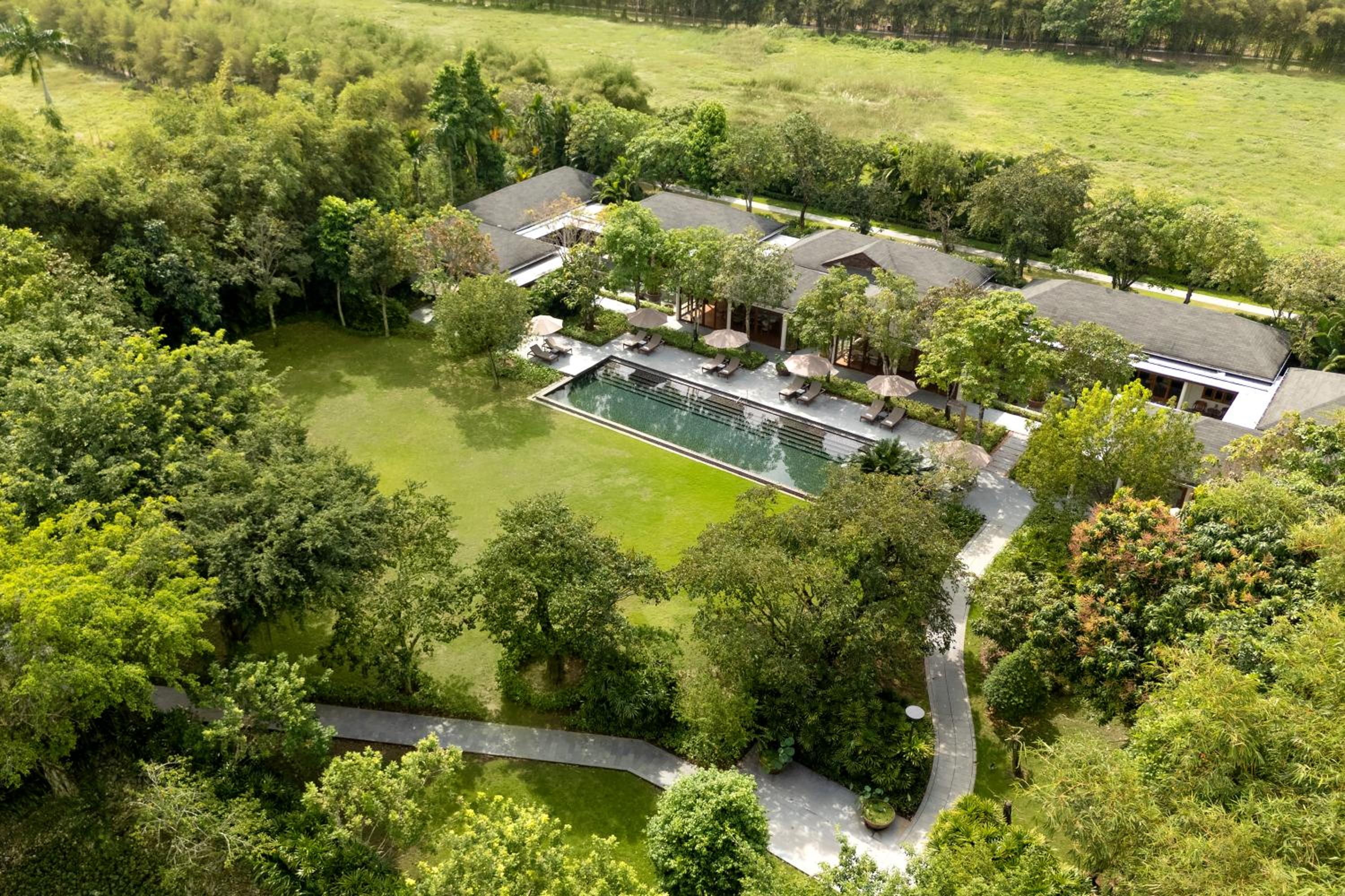 Five-Bedroom Villa with River View/Private Pool/Terrace
