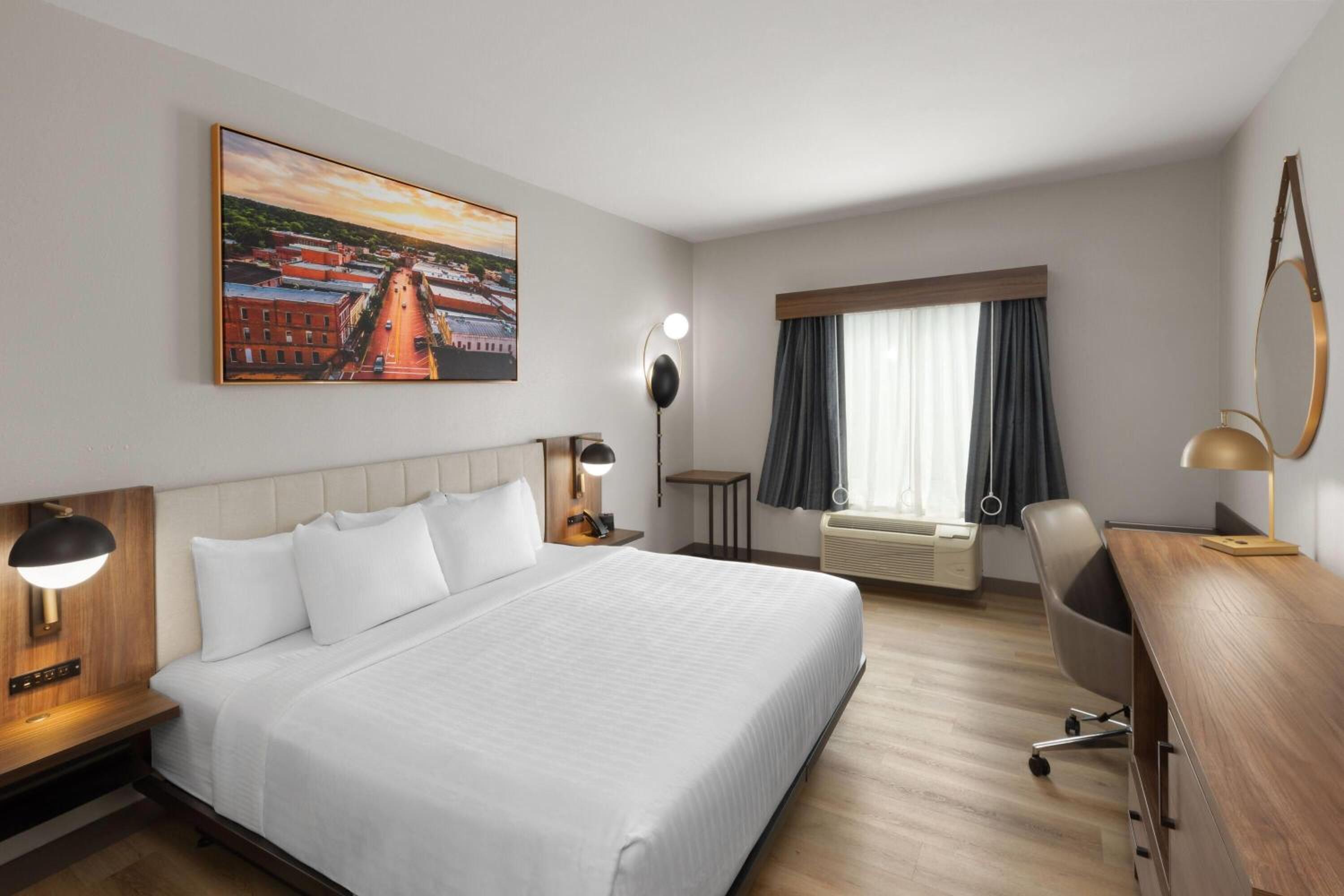 King Room - Mobility Access/Non-Smoking - Photo 4