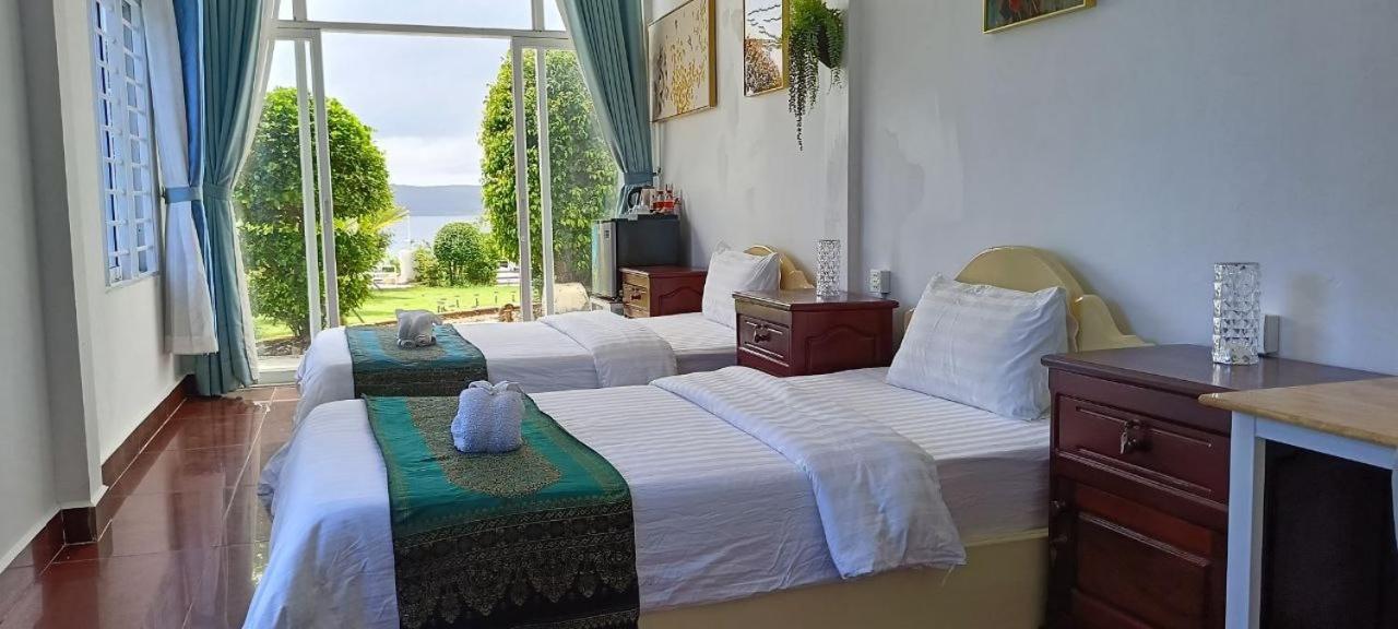 Queen Room with Two Queen Beds photo 1