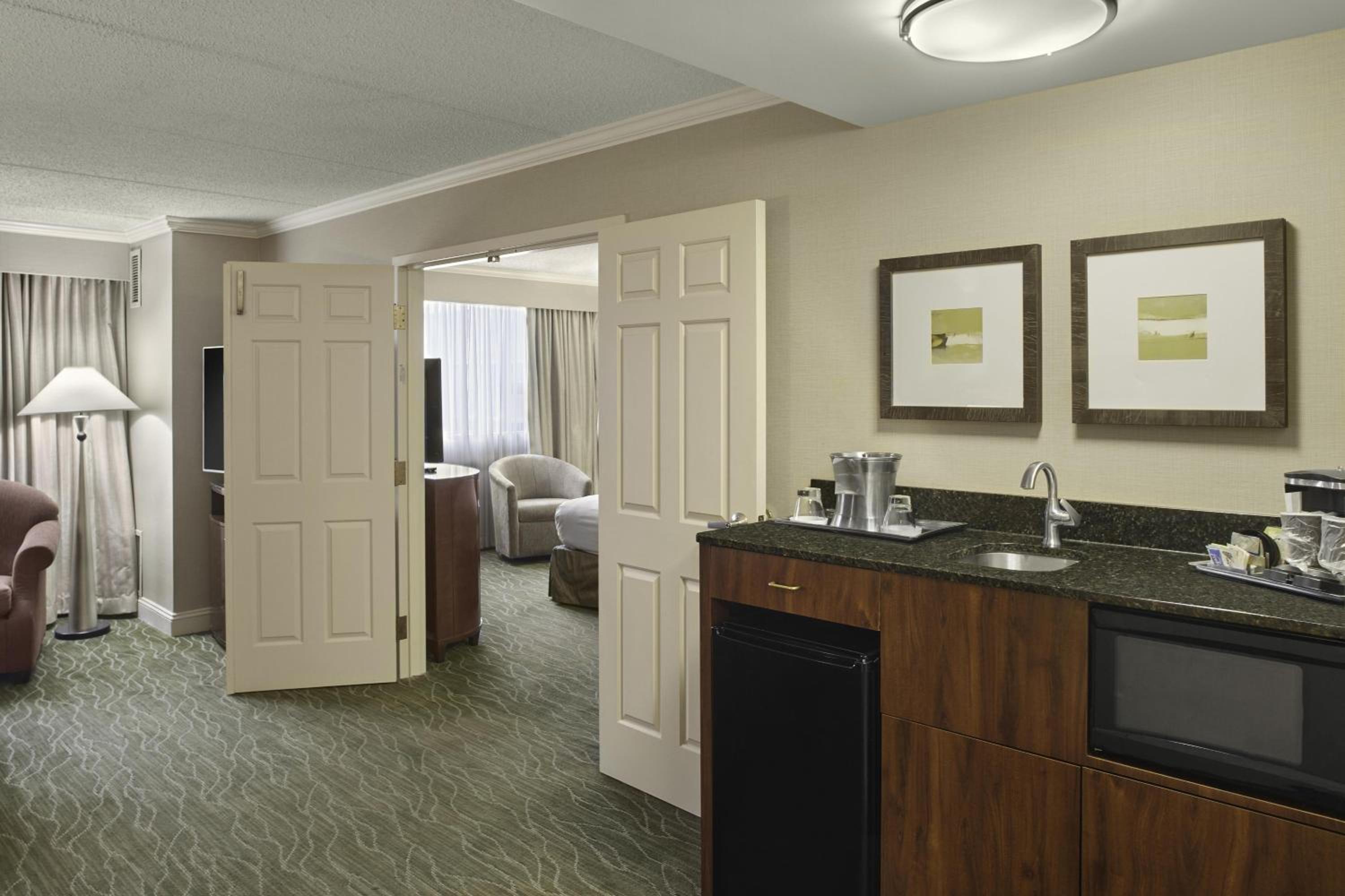 Two-Bedroom King Suite - Photo 5