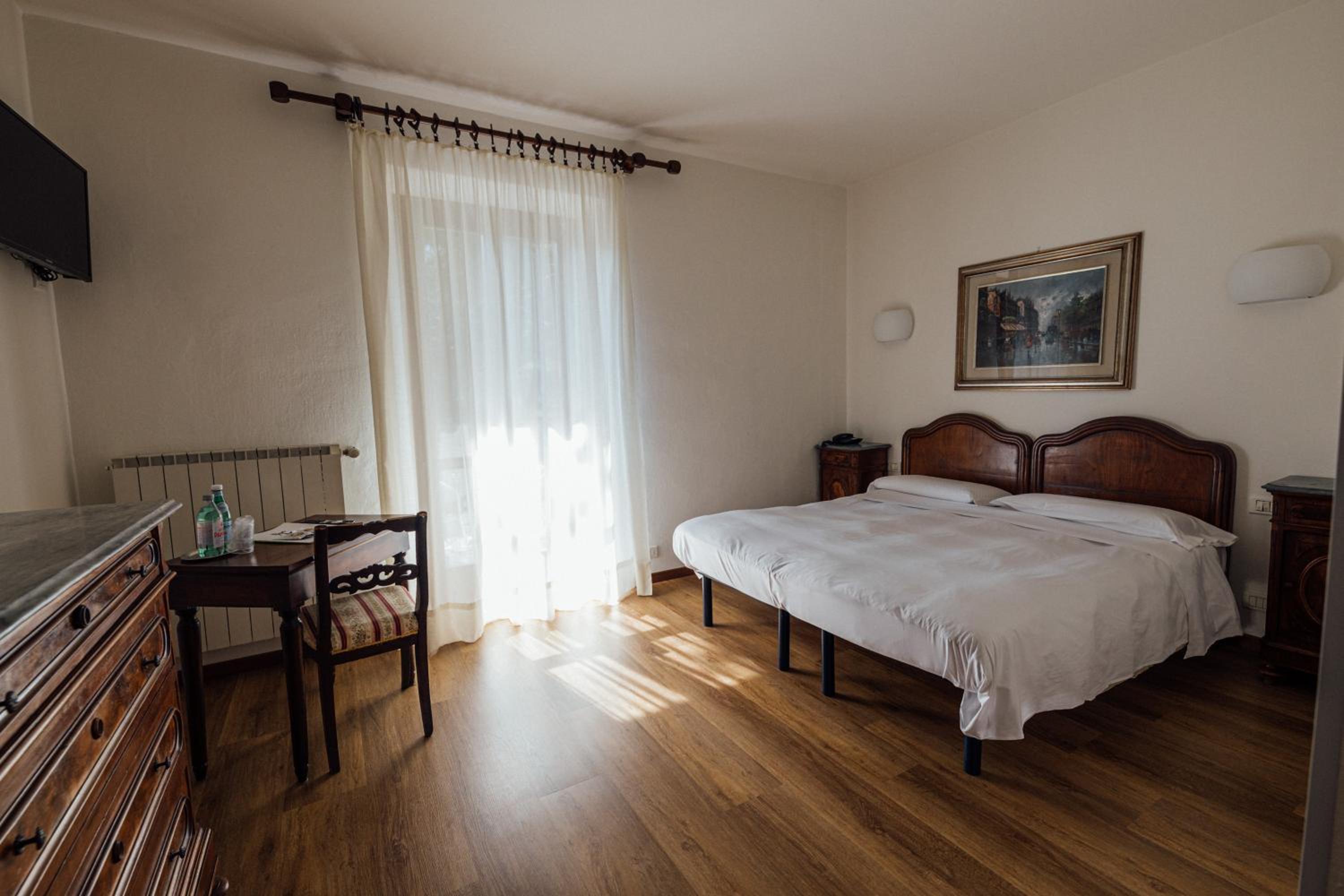 Double or Twin Room with Balcony photo 2