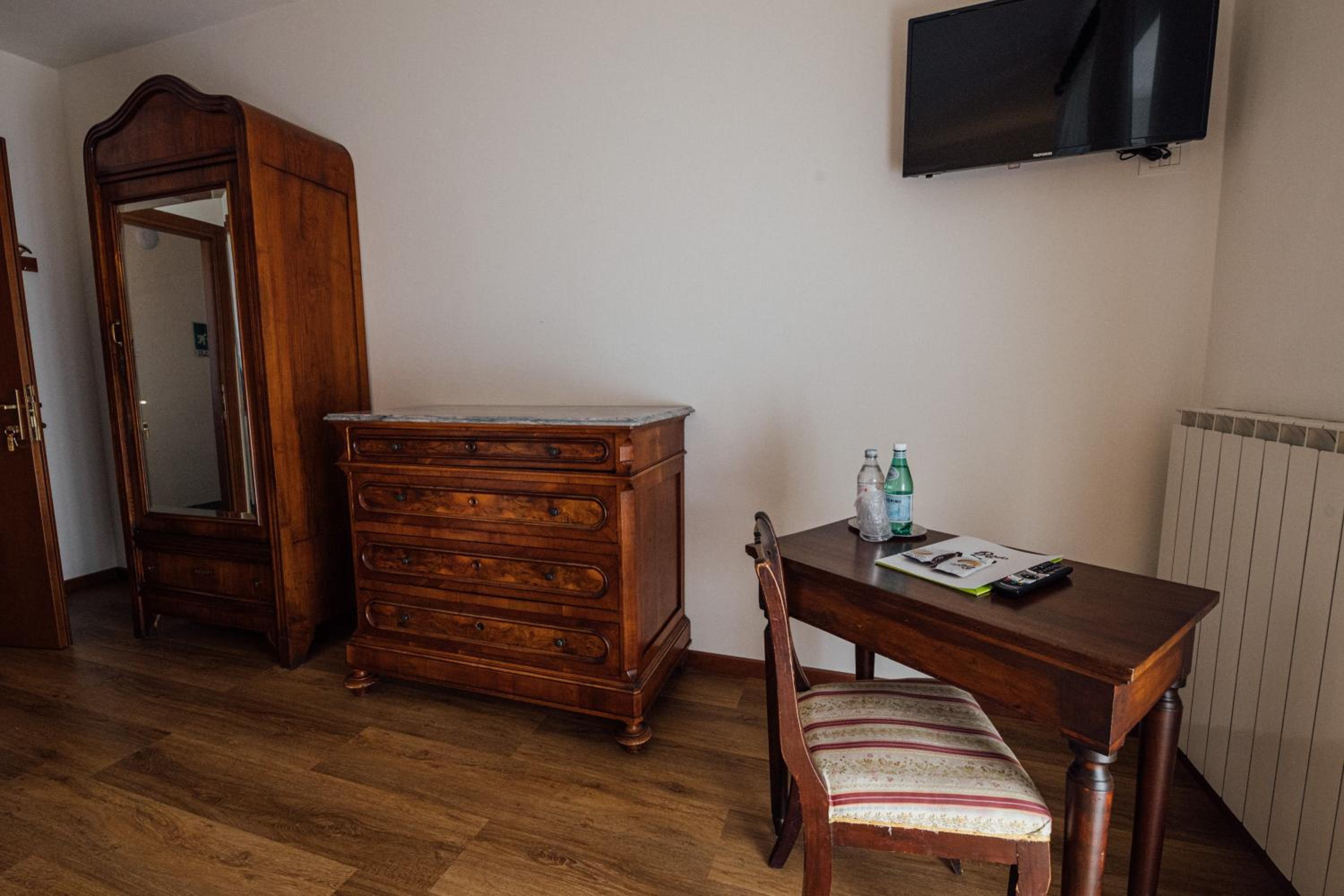 Double or Twin Room with Balcony photo 3