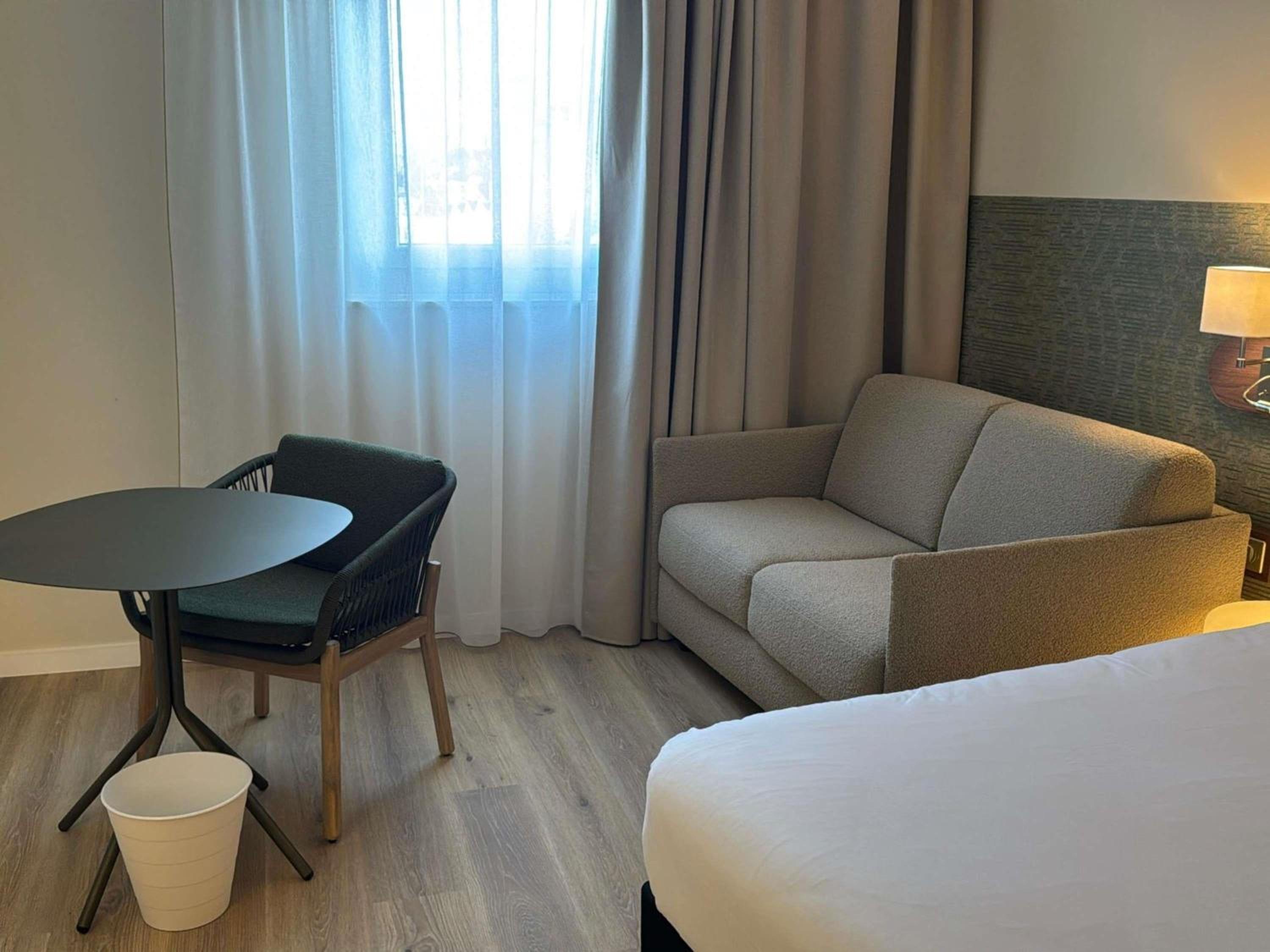 Superior Room with Three Single Beds - Photo 4