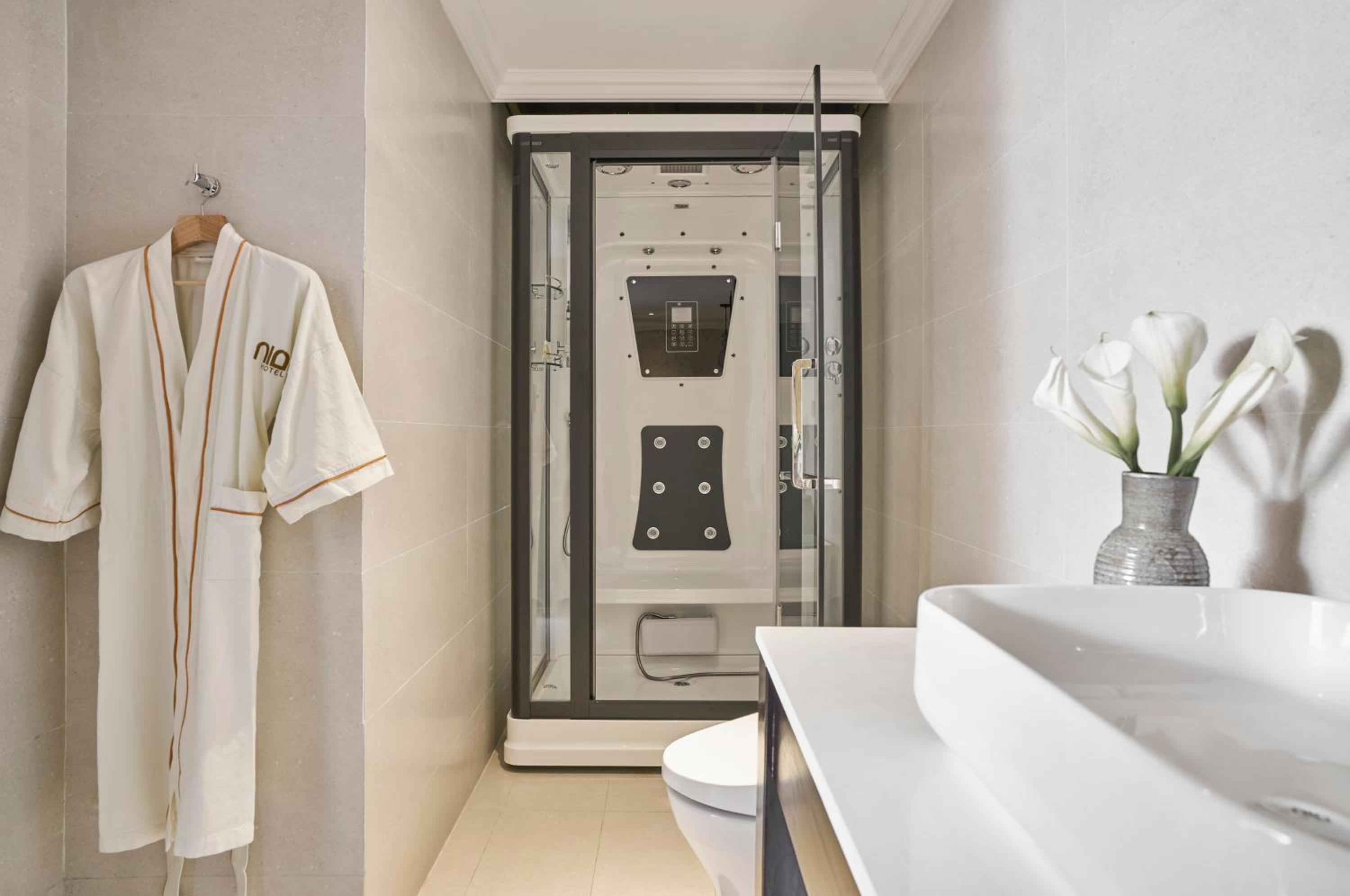 Deluxe Double Room with Bath photo 2