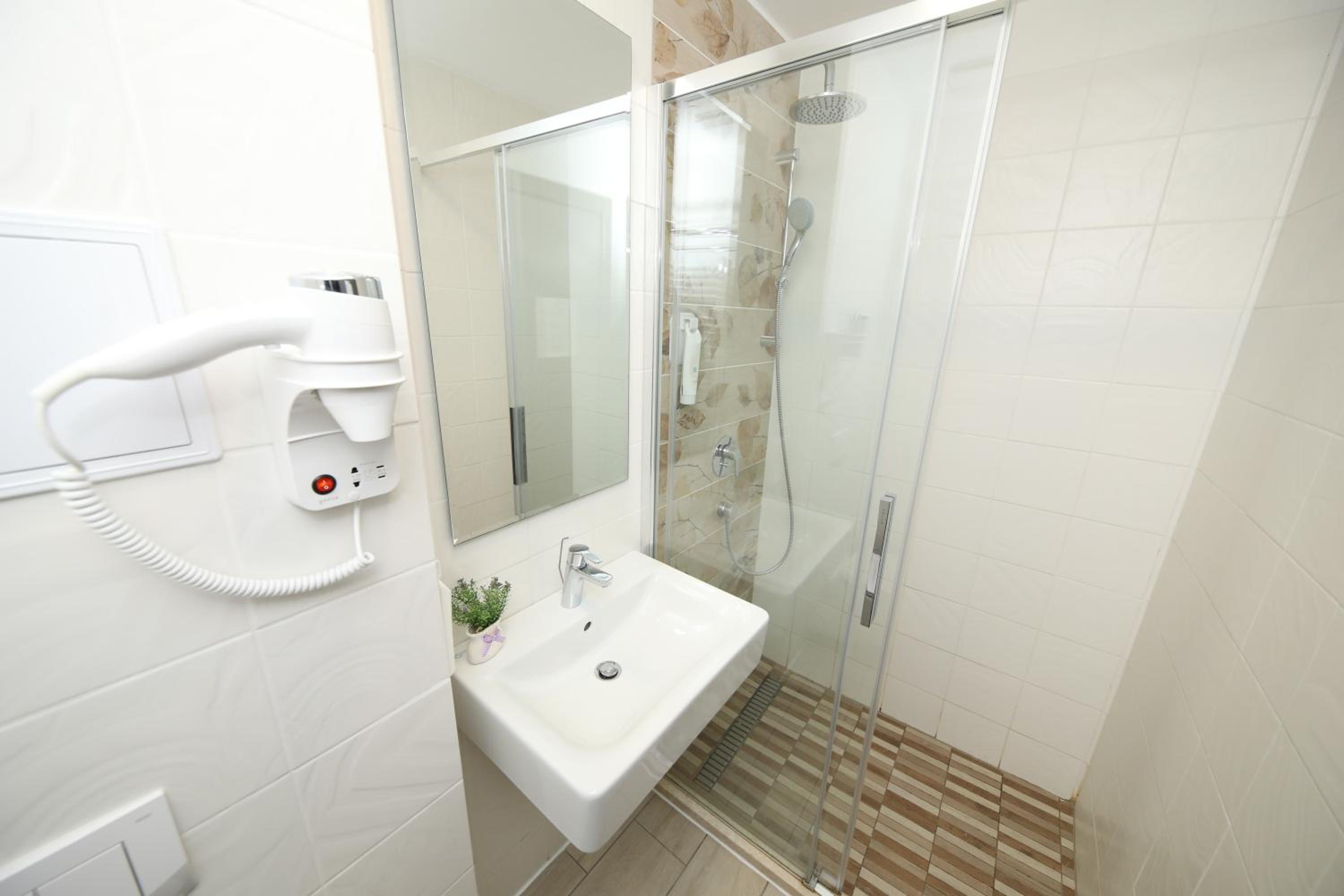 Deluxe Double Room with Garden View without balcony - Photo 4