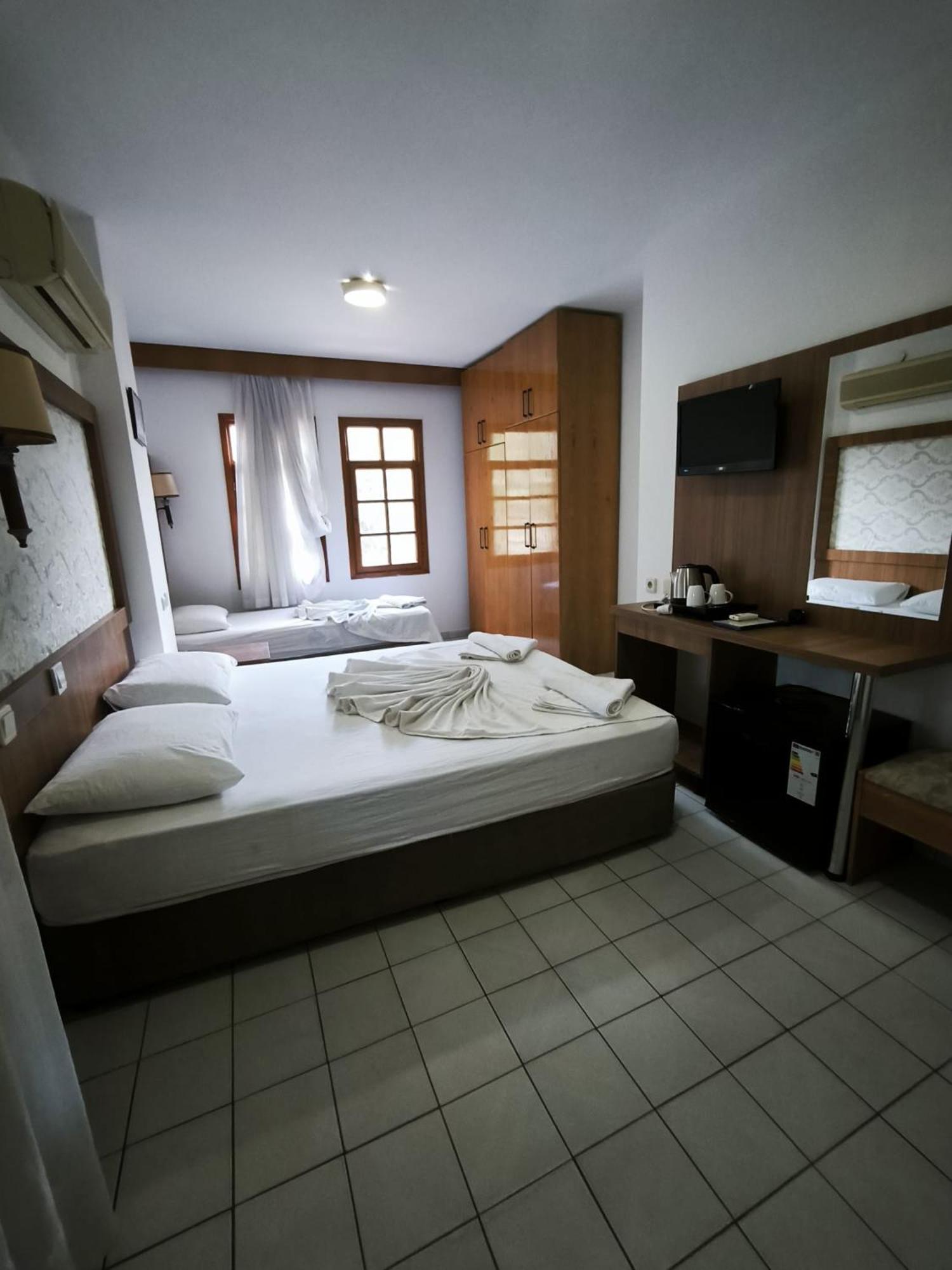 Standard Double or Twin Room photo 1