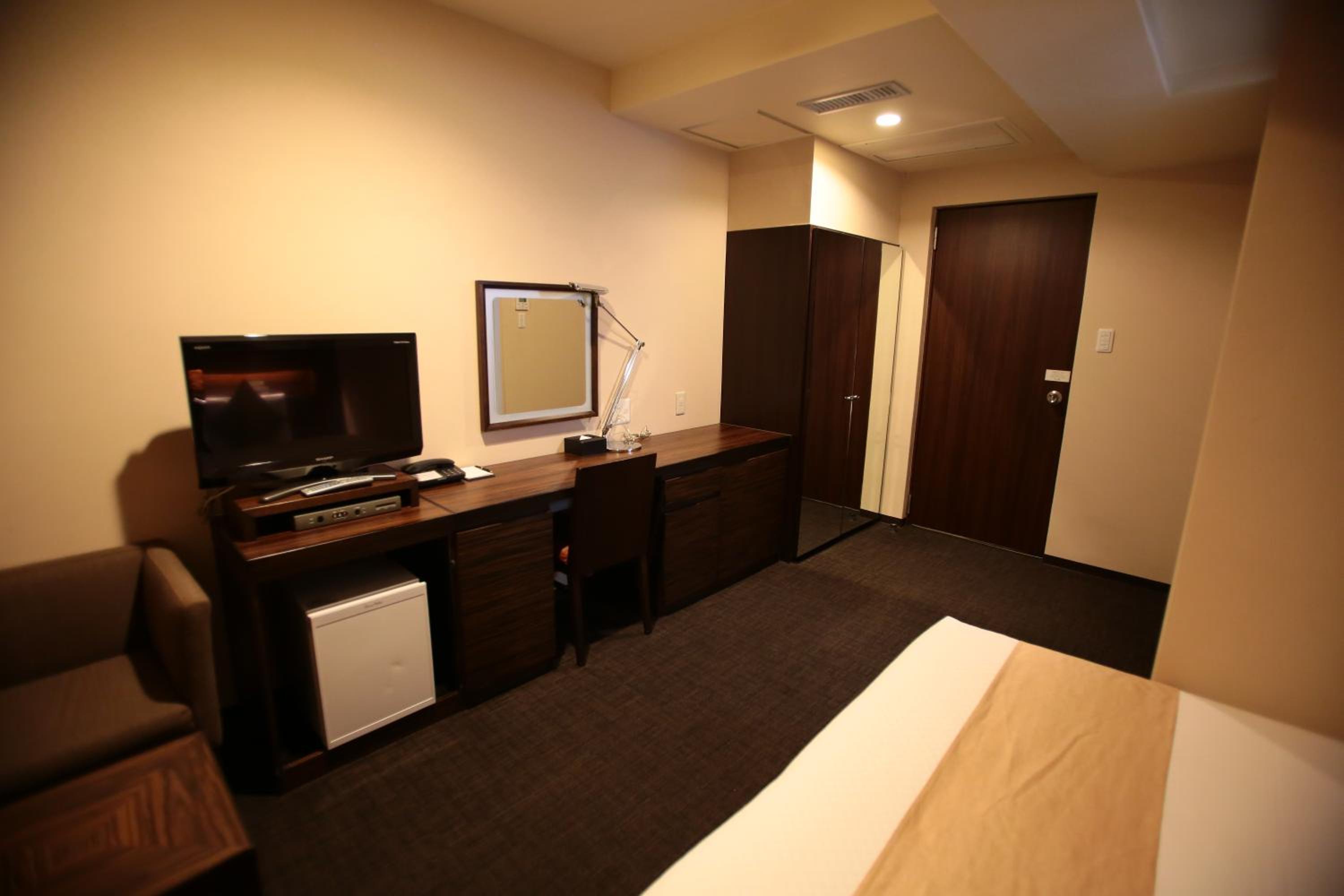 Double Room with Small Double Bed - Non-Smoking photo 2