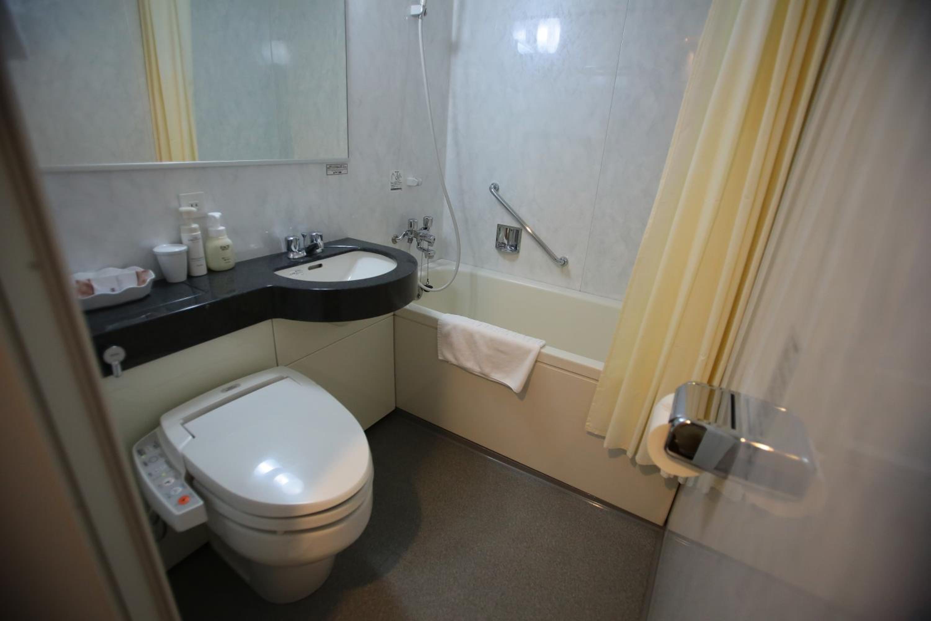 Double Room with Small Double Bed - Smoking photo 3