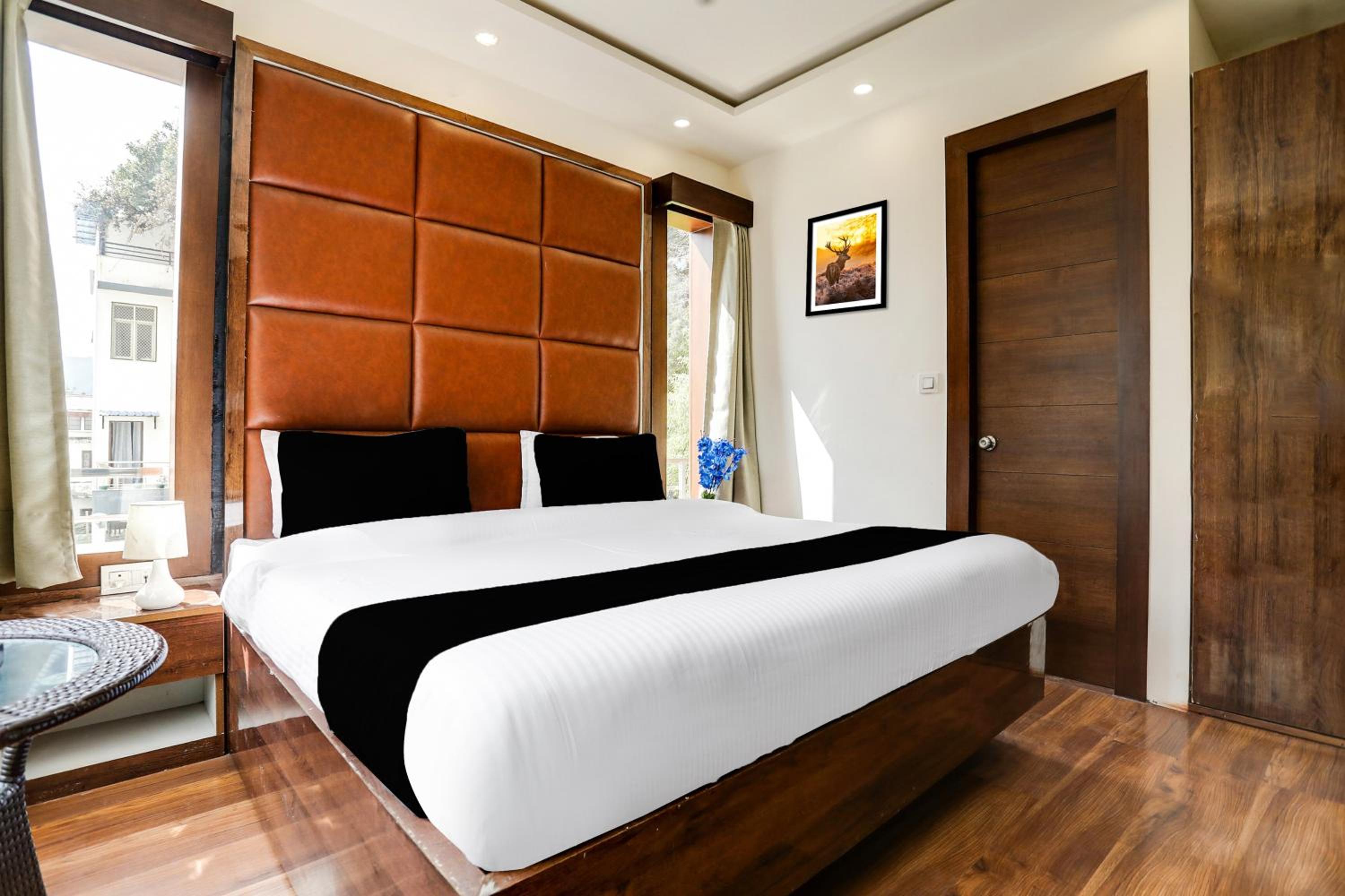 Deluxe Double Room with Balcony photo 3