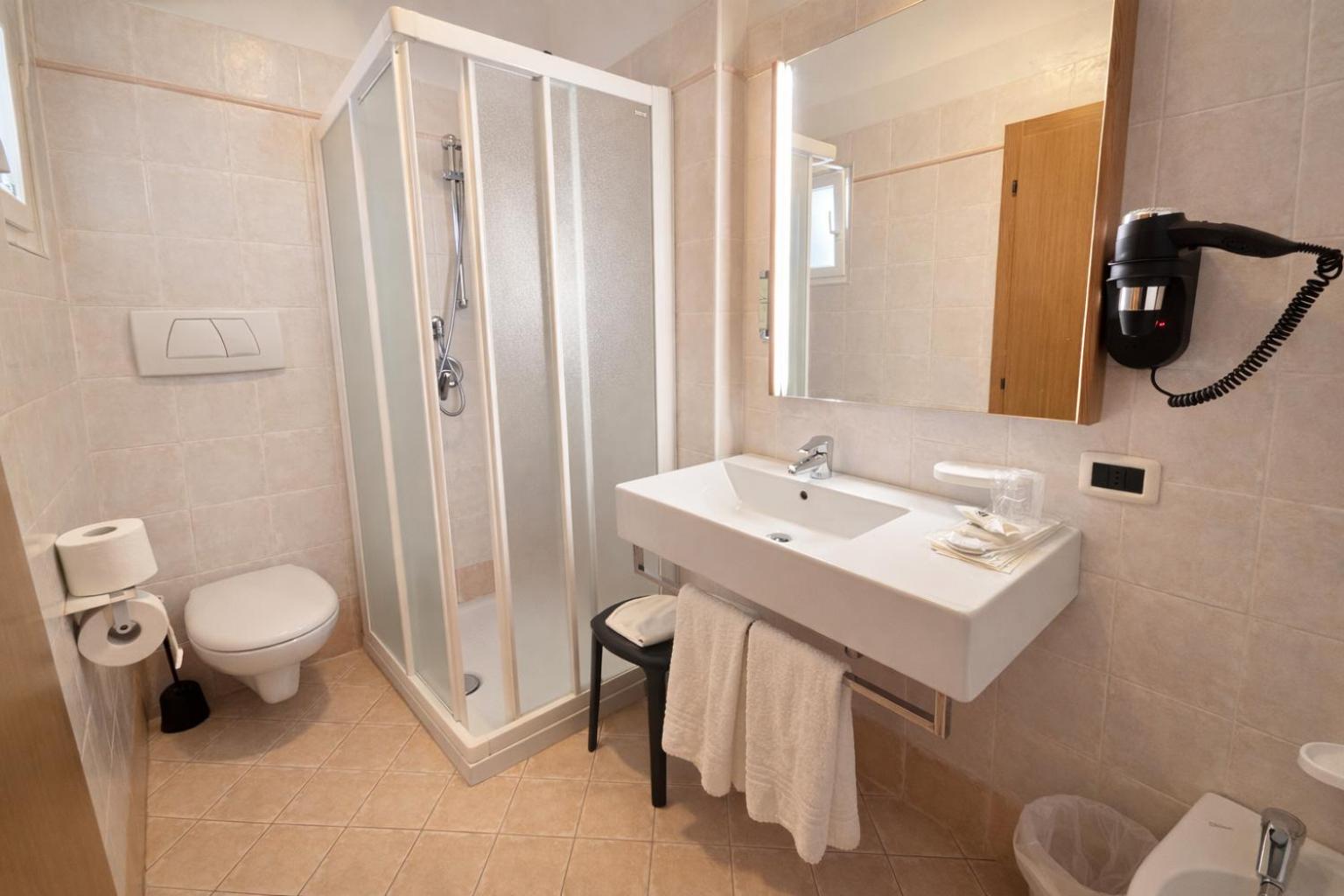 Economy Double or Twin Room photo 3