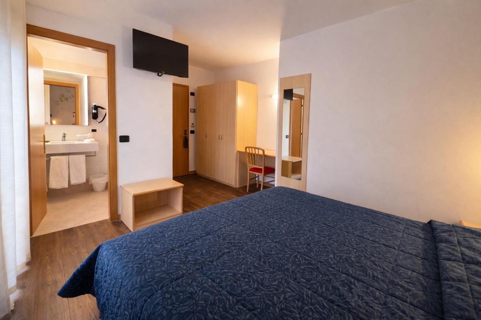 Economy Double or Twin Room photo 2