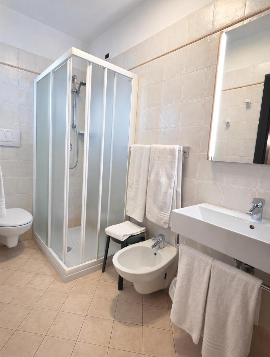 Standard Double or Twin Room photo 3
