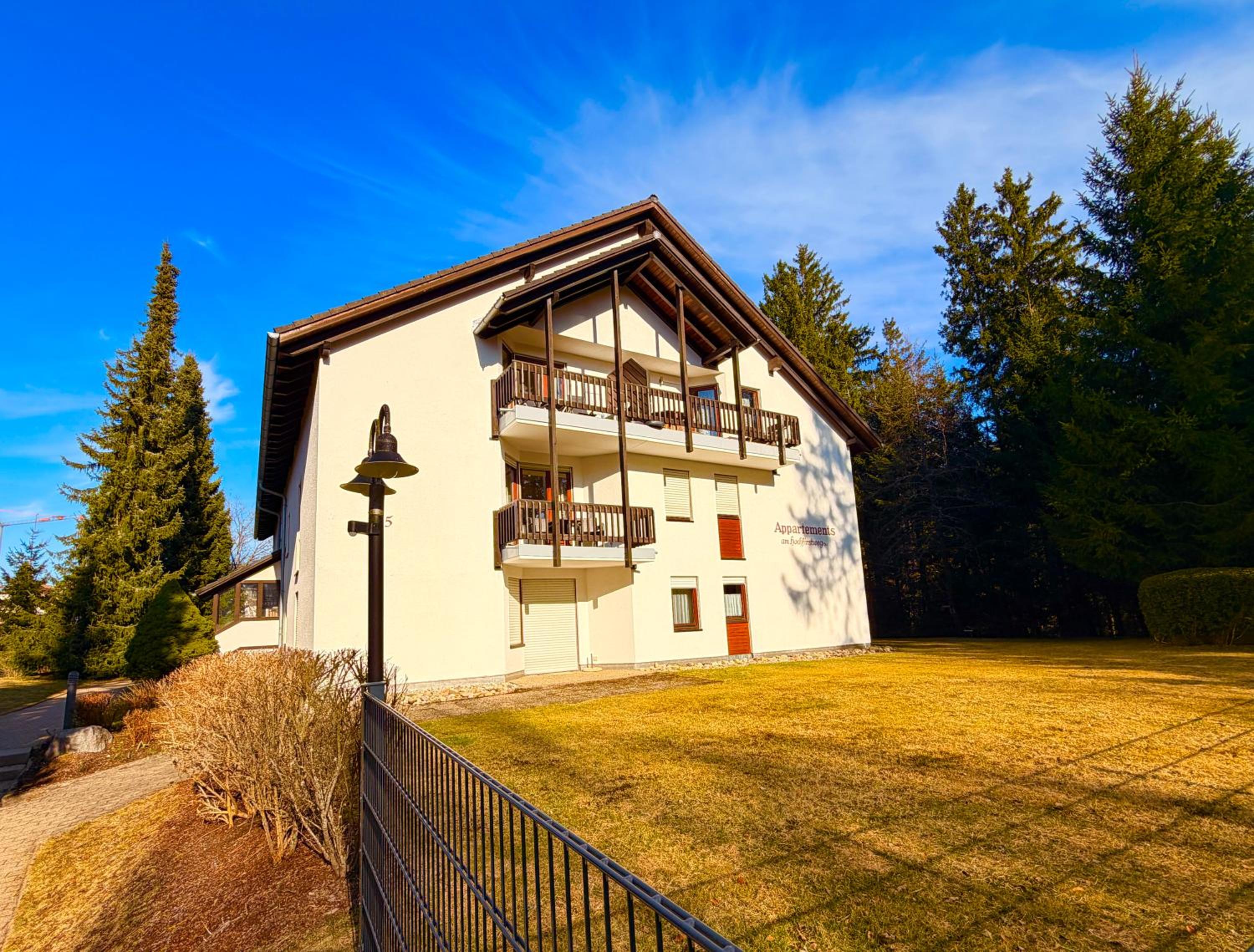 Three-Bedroom Apartment with Balcony photo 3