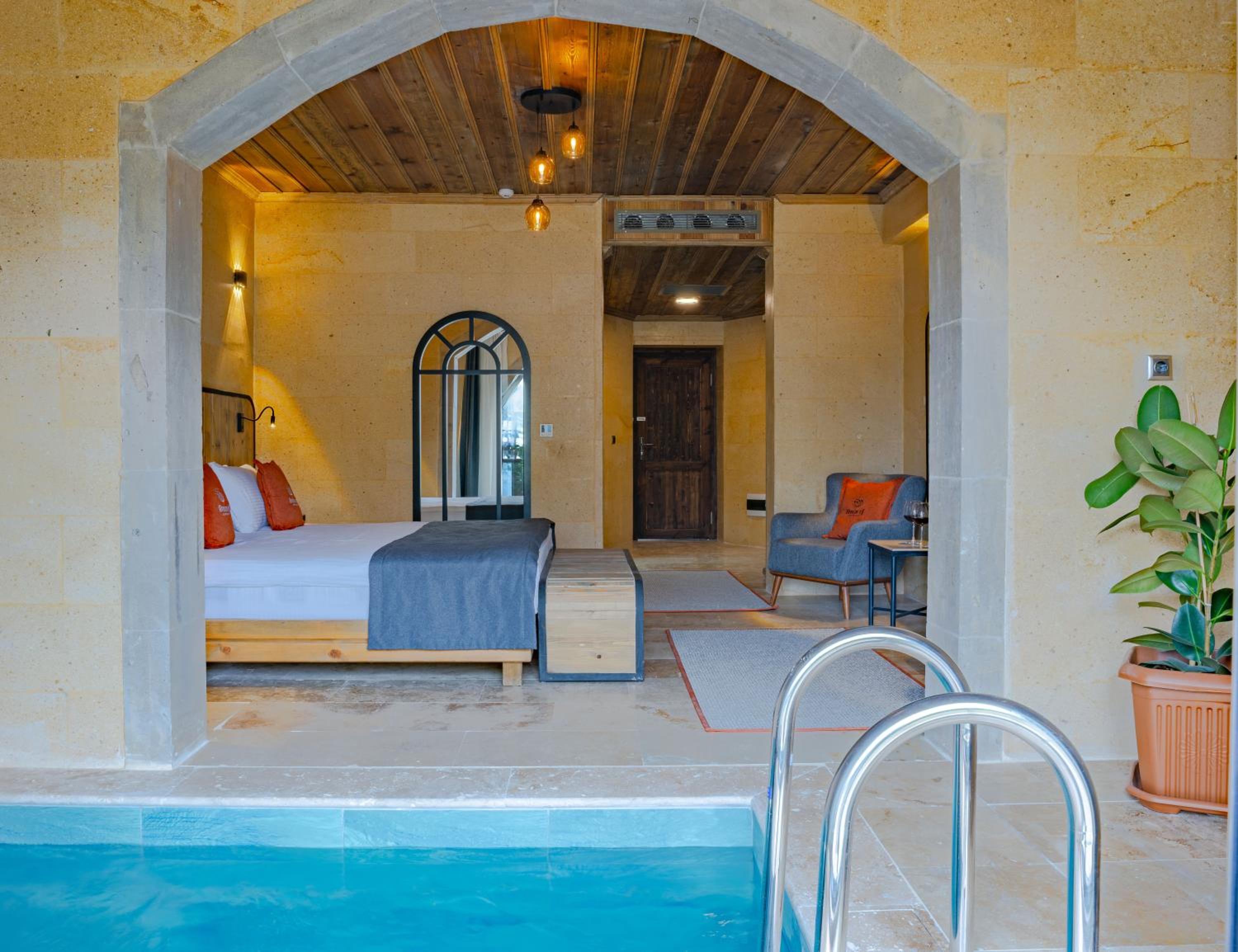 Suite with Private Pool photo 1