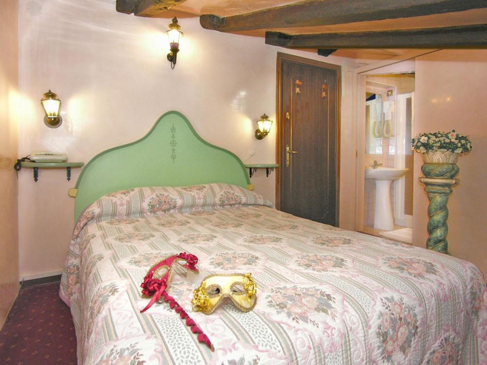 Small Single Room - Attic photo 1