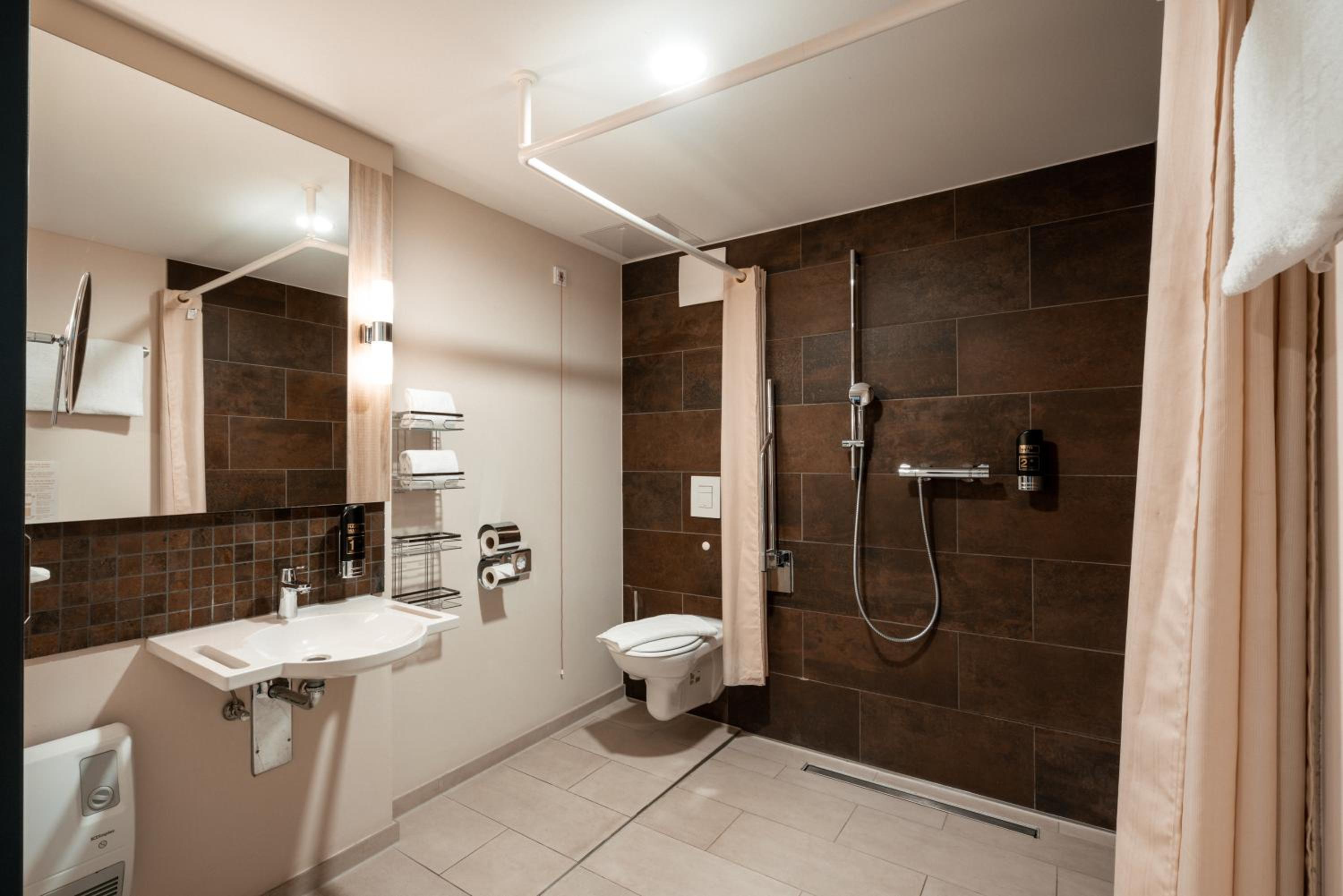 Double Room - Disability Access - Photo 2