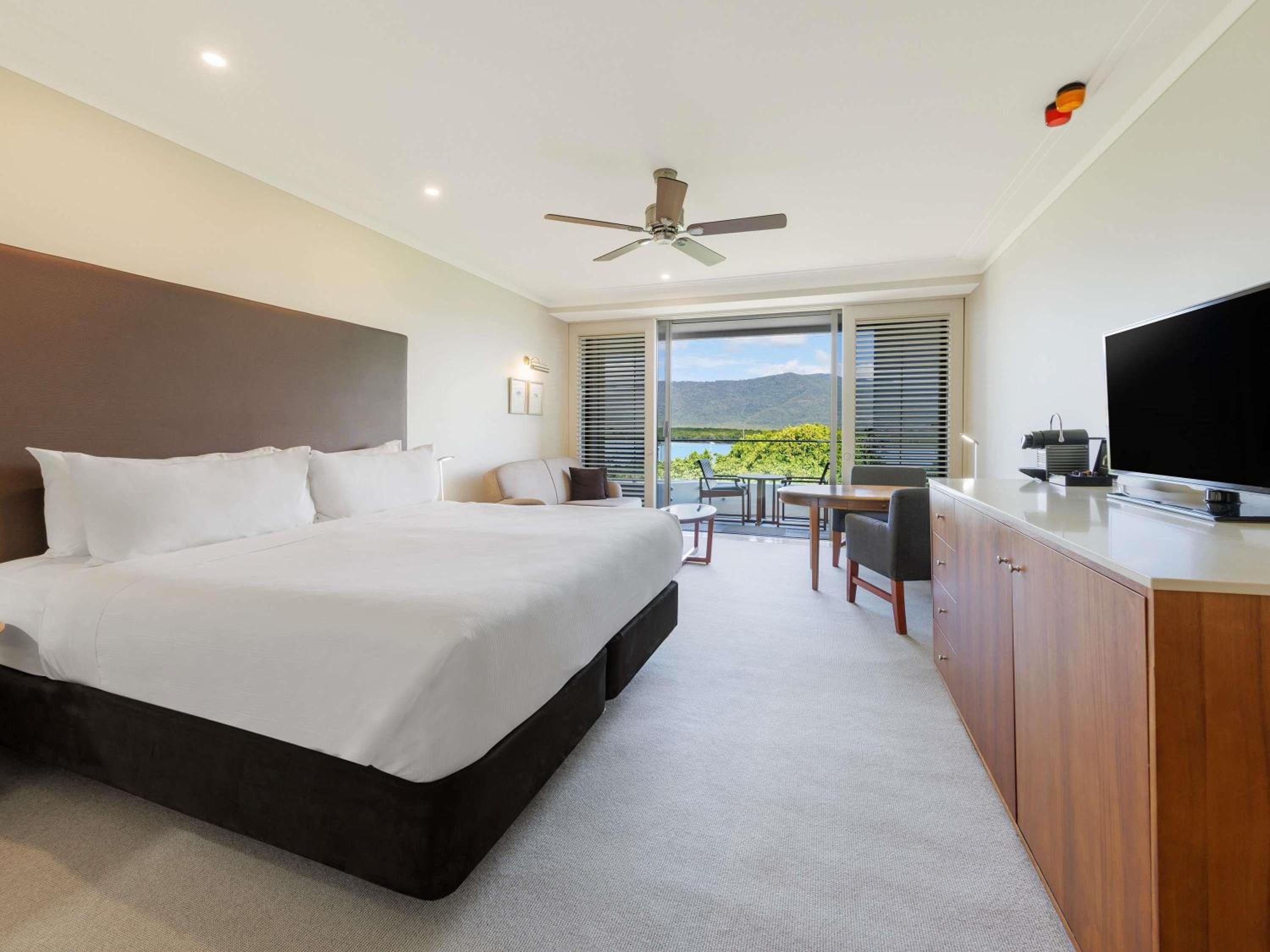 Premium Deluxe King Room - Photo 1
