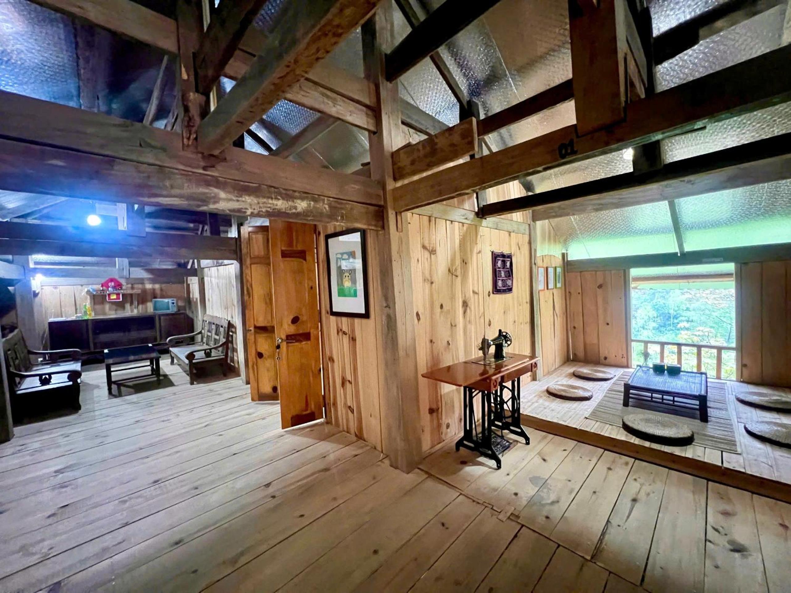 Family Room with Mountain View photo 1