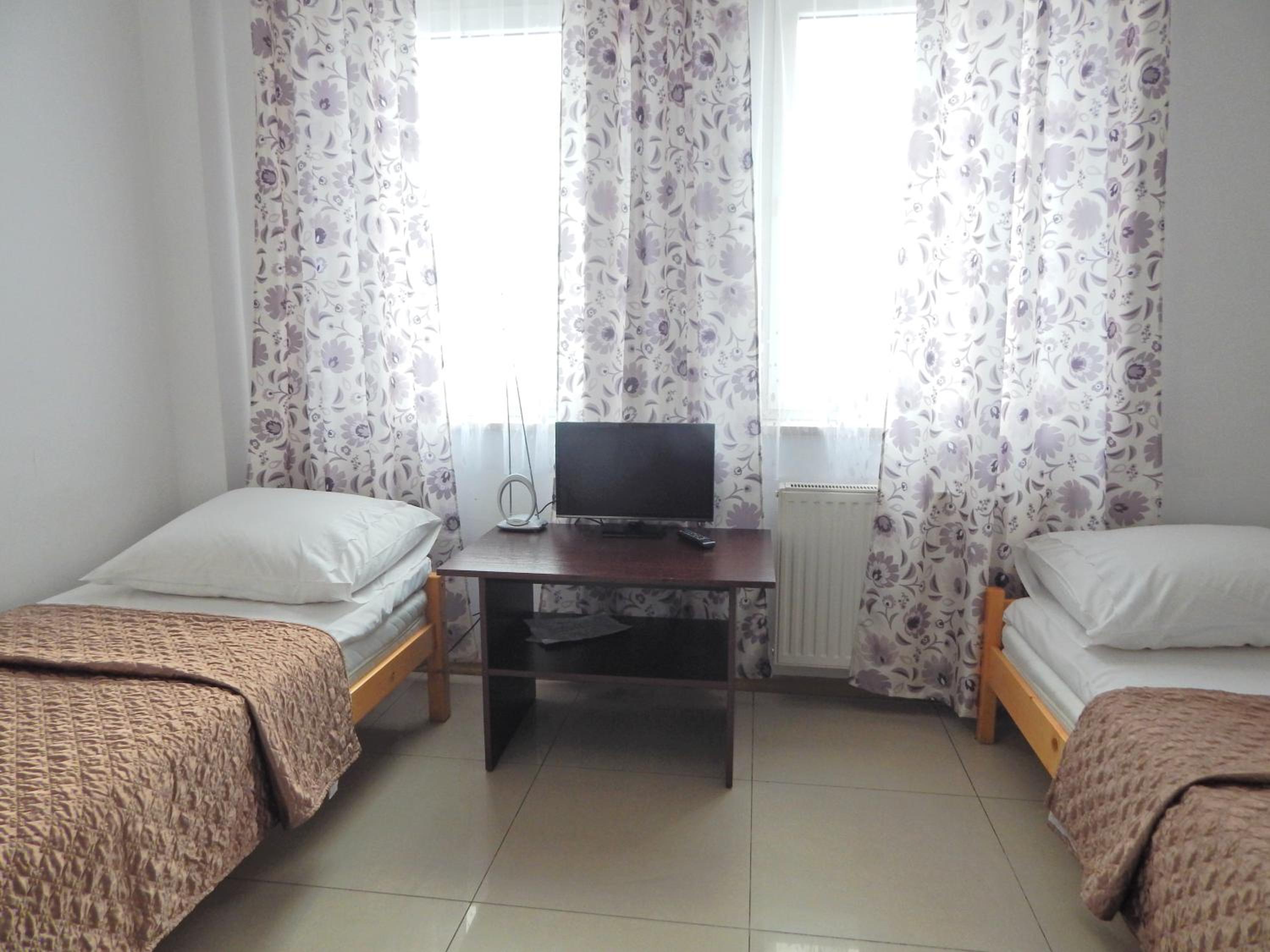 Double or Twin Room  with Television - Photo 3