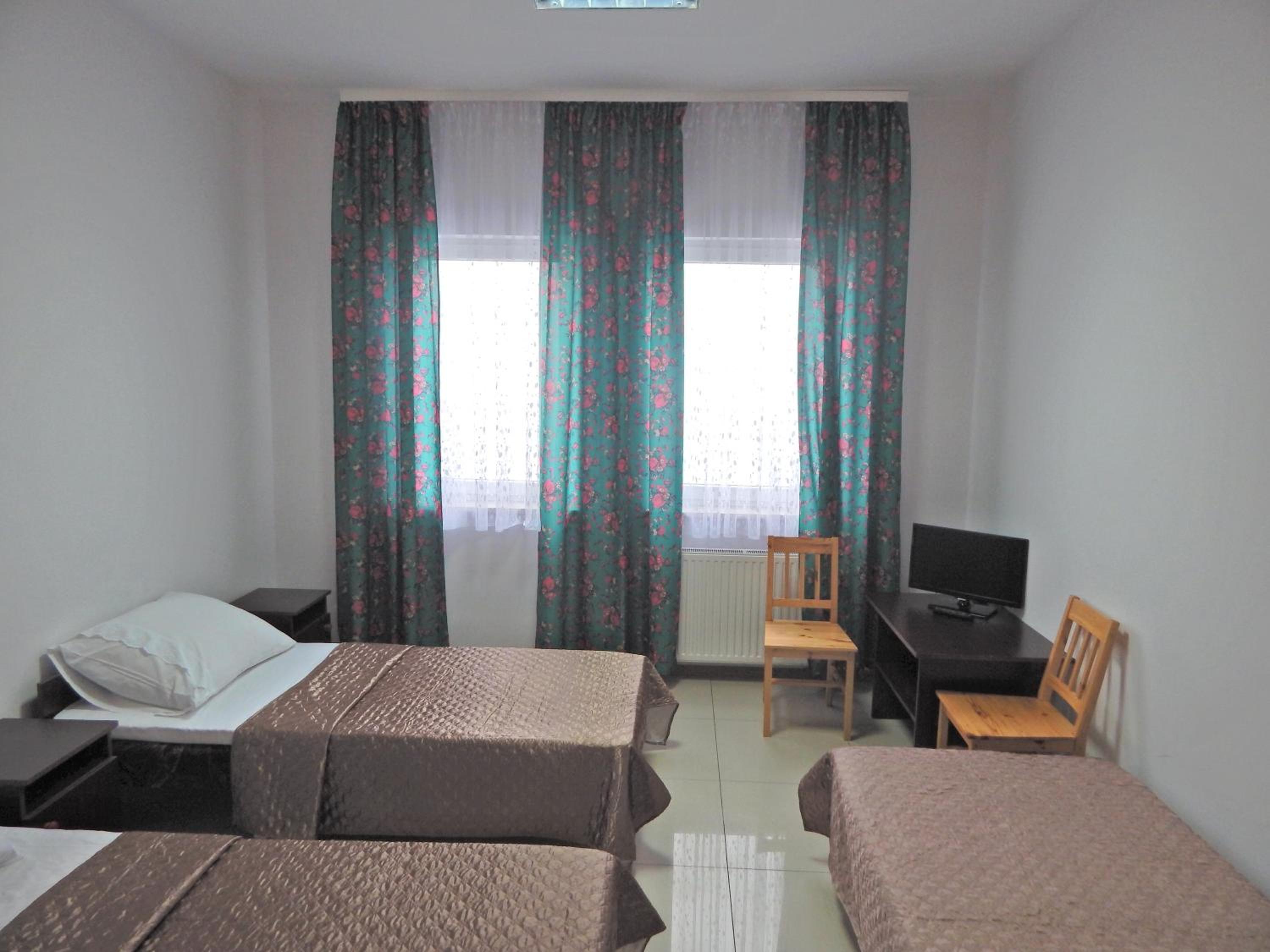 Triple Room with Television - Photo 1