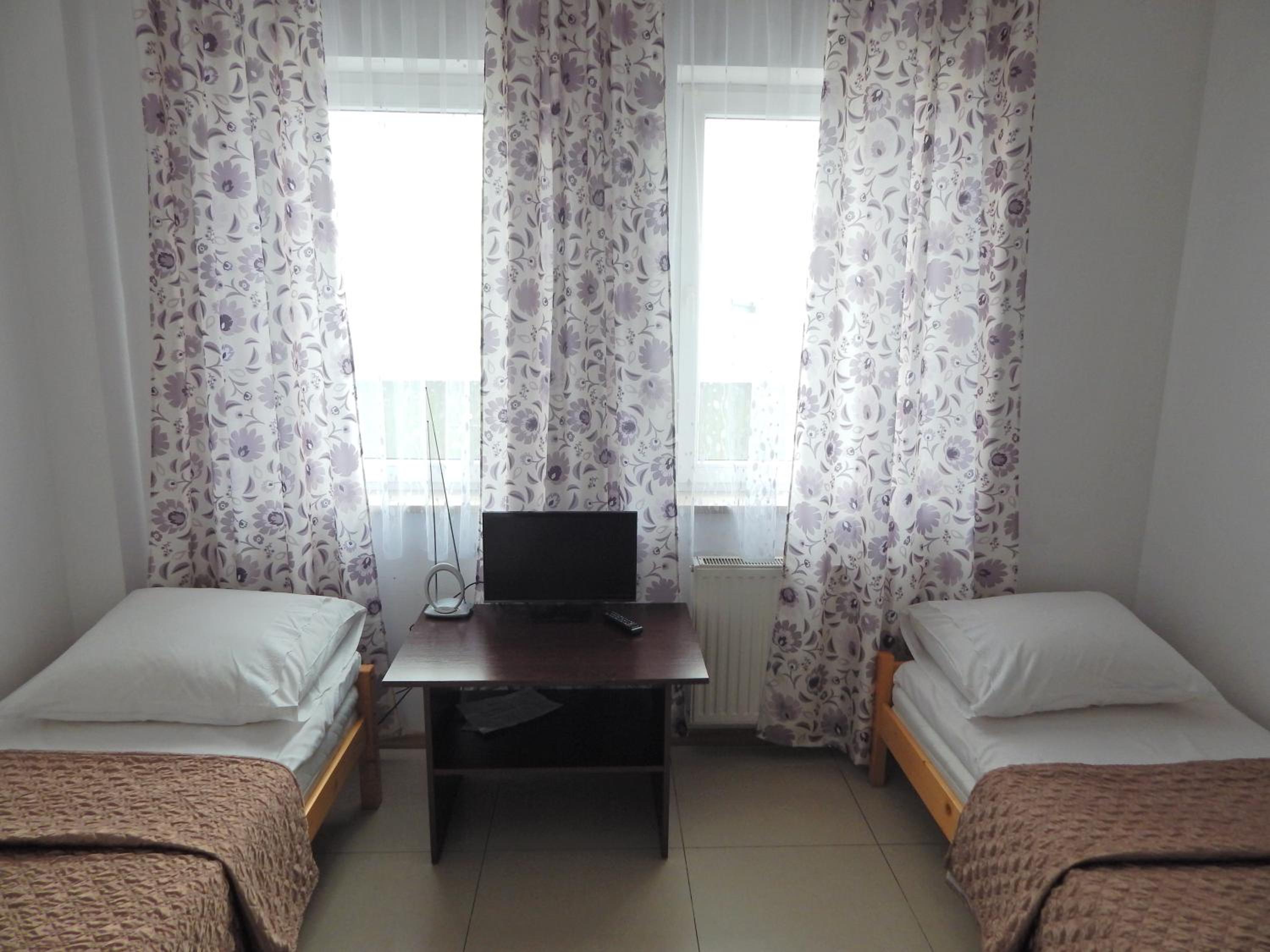 Double or Twin Room  with Television - Photo 4