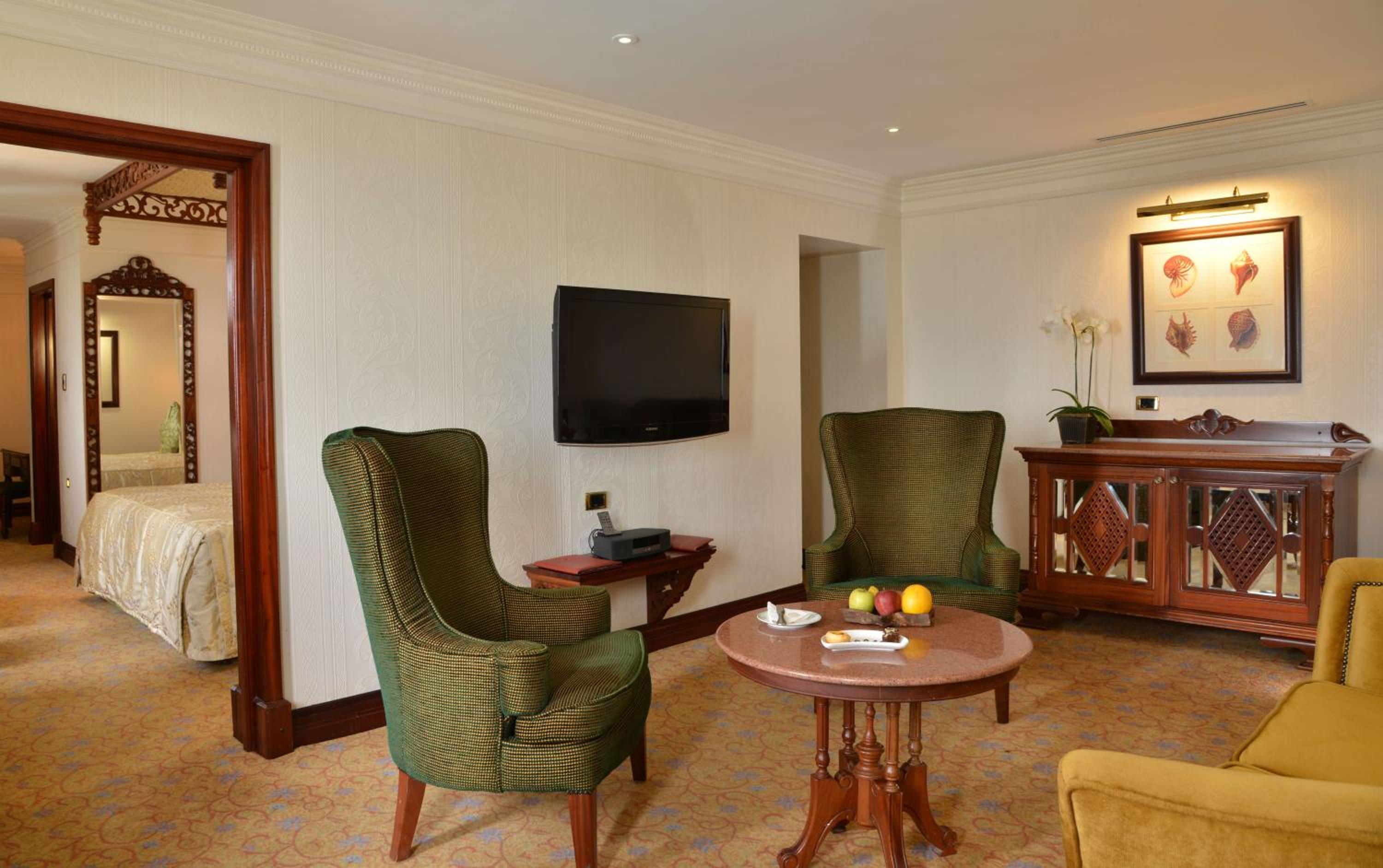 Executive Suite - Photo 1